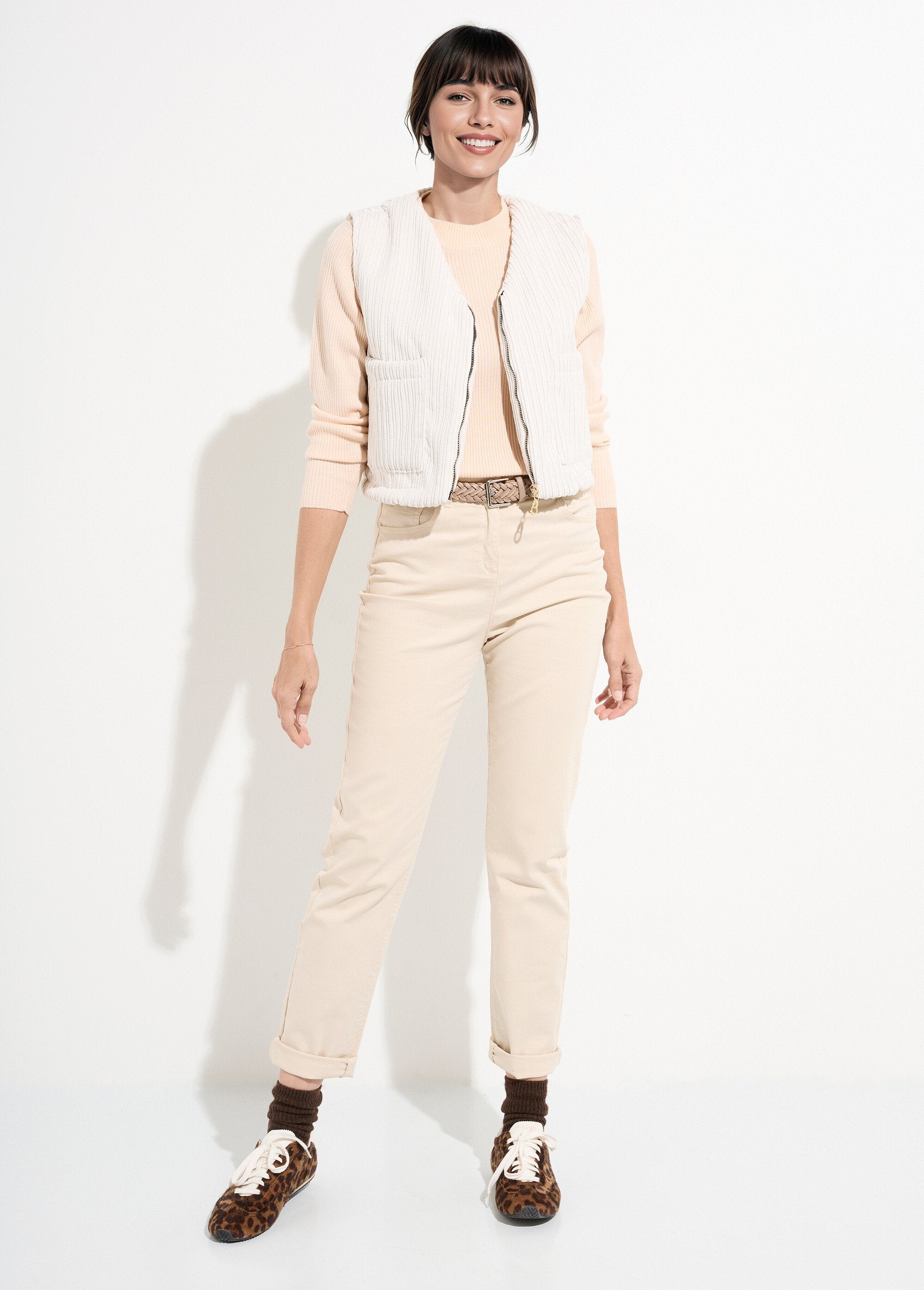 Chaqueta_de_terciopelo_sin_mangas_con_cuello_en_V_y_cremallera_Crudo_SF1_slim