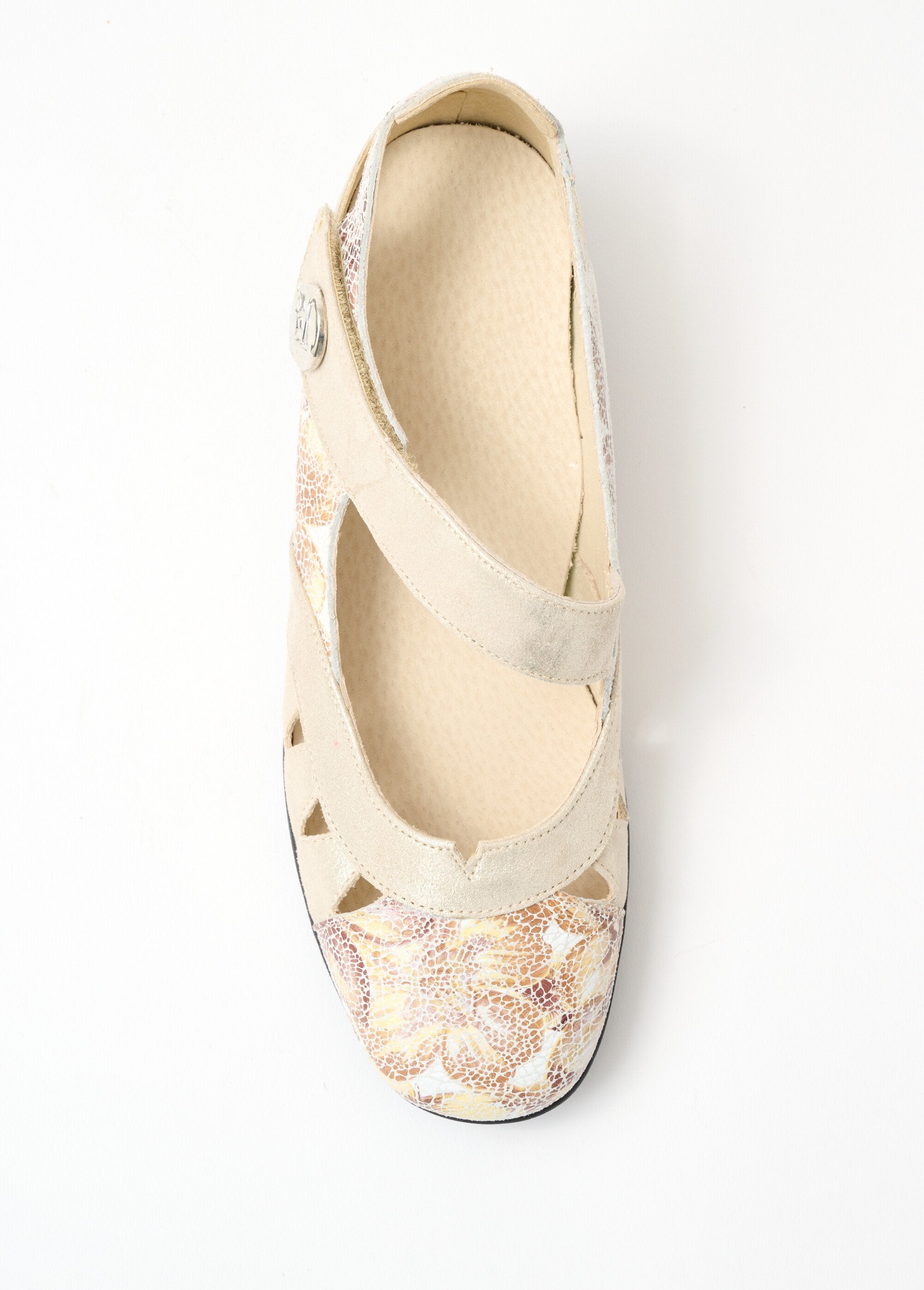 Bailarinas_anchas_de_piel_con_tiras_de_velcro._Beige_OV1_slim