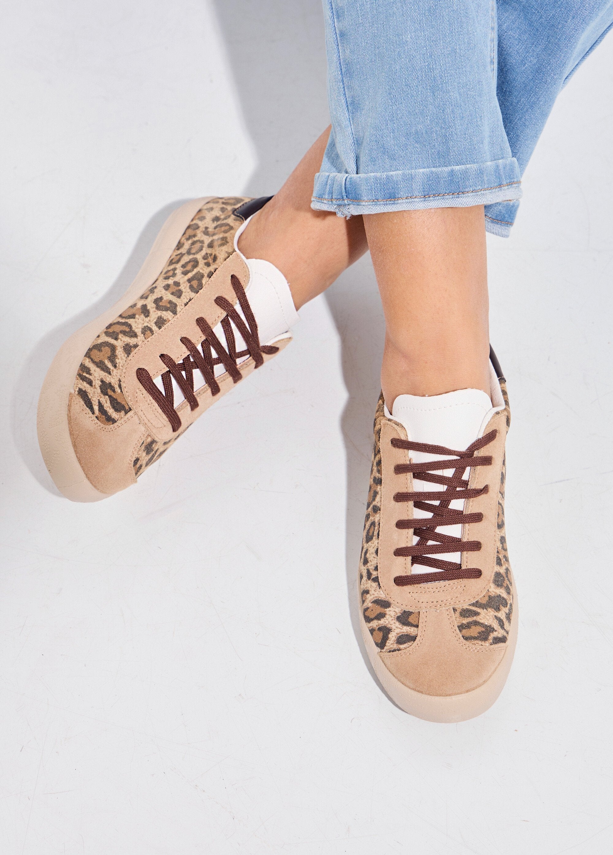 Zapatillas_de_cuña_de_piel_con_estampado_de_leopardo_y_cordones_Leopardo_SF1_slim