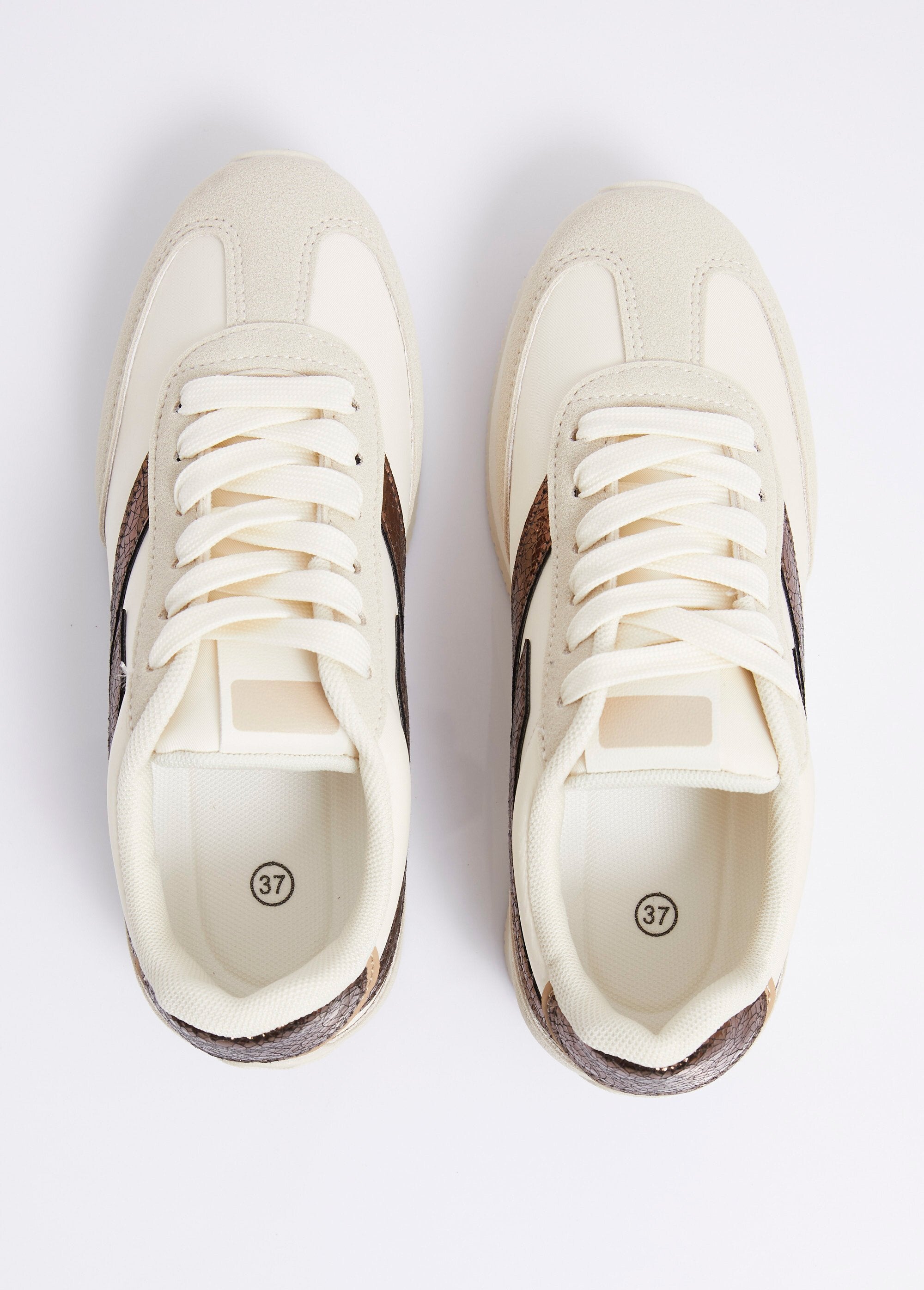 Zapatillas_deportivas_con_aspecto_deportivo_y_cordones_elegantes_Beige_OV1_slim