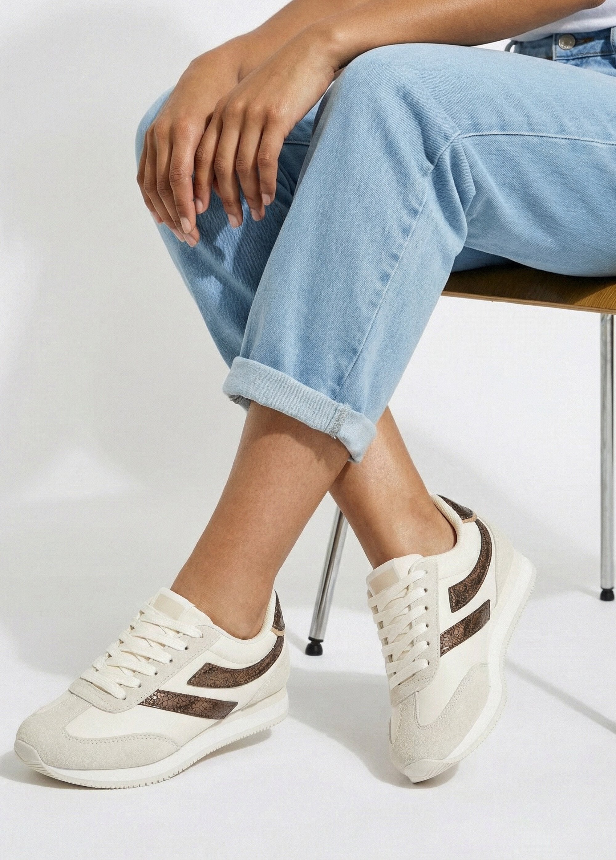 Zapatillas_deportivas_con_aspecto_deportivo_y_cordones_elegantes_Beige_SF1_slim