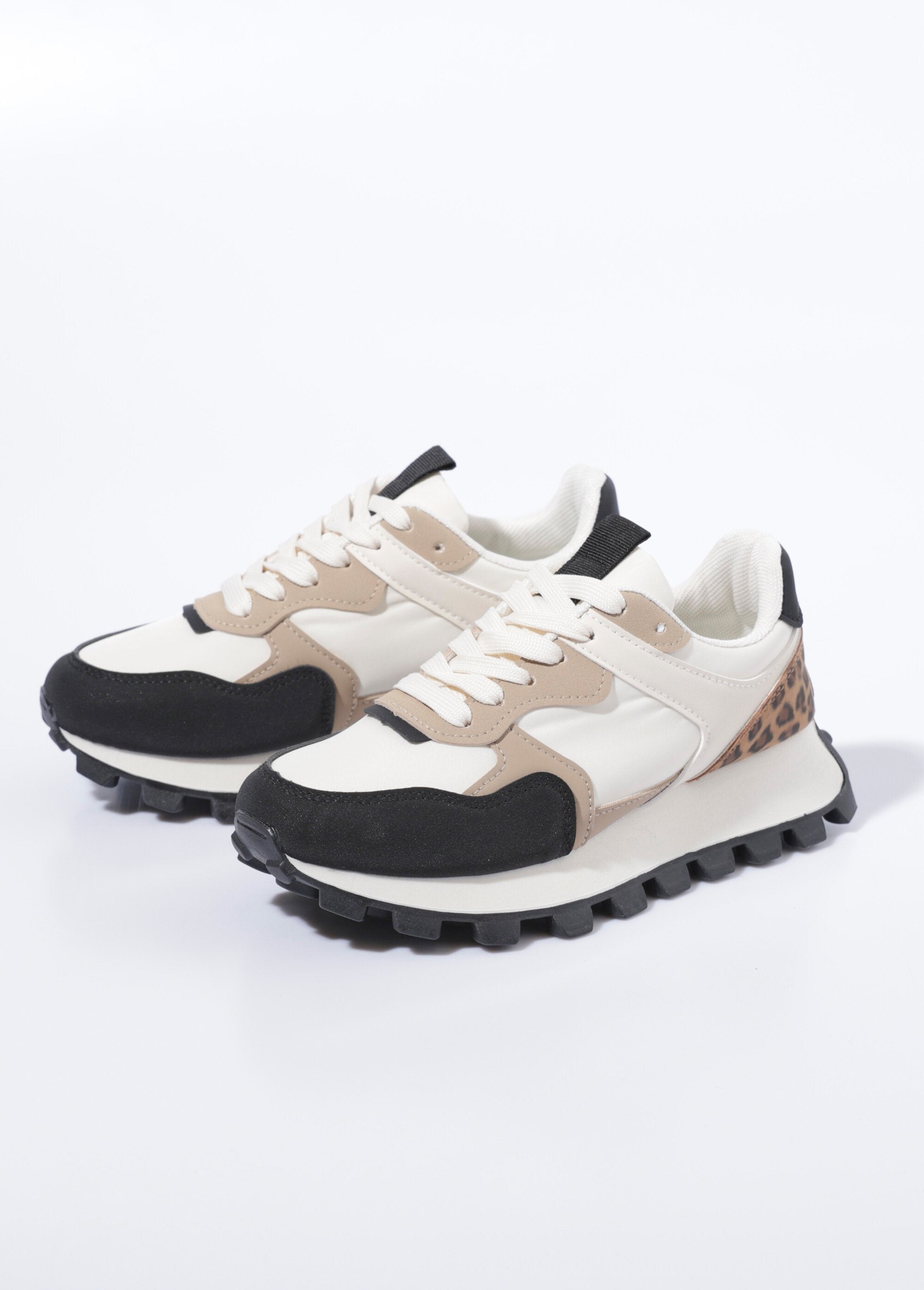 Zapatillas_multimaterial_con_suela_dentada_Leopardo_DE1_slim