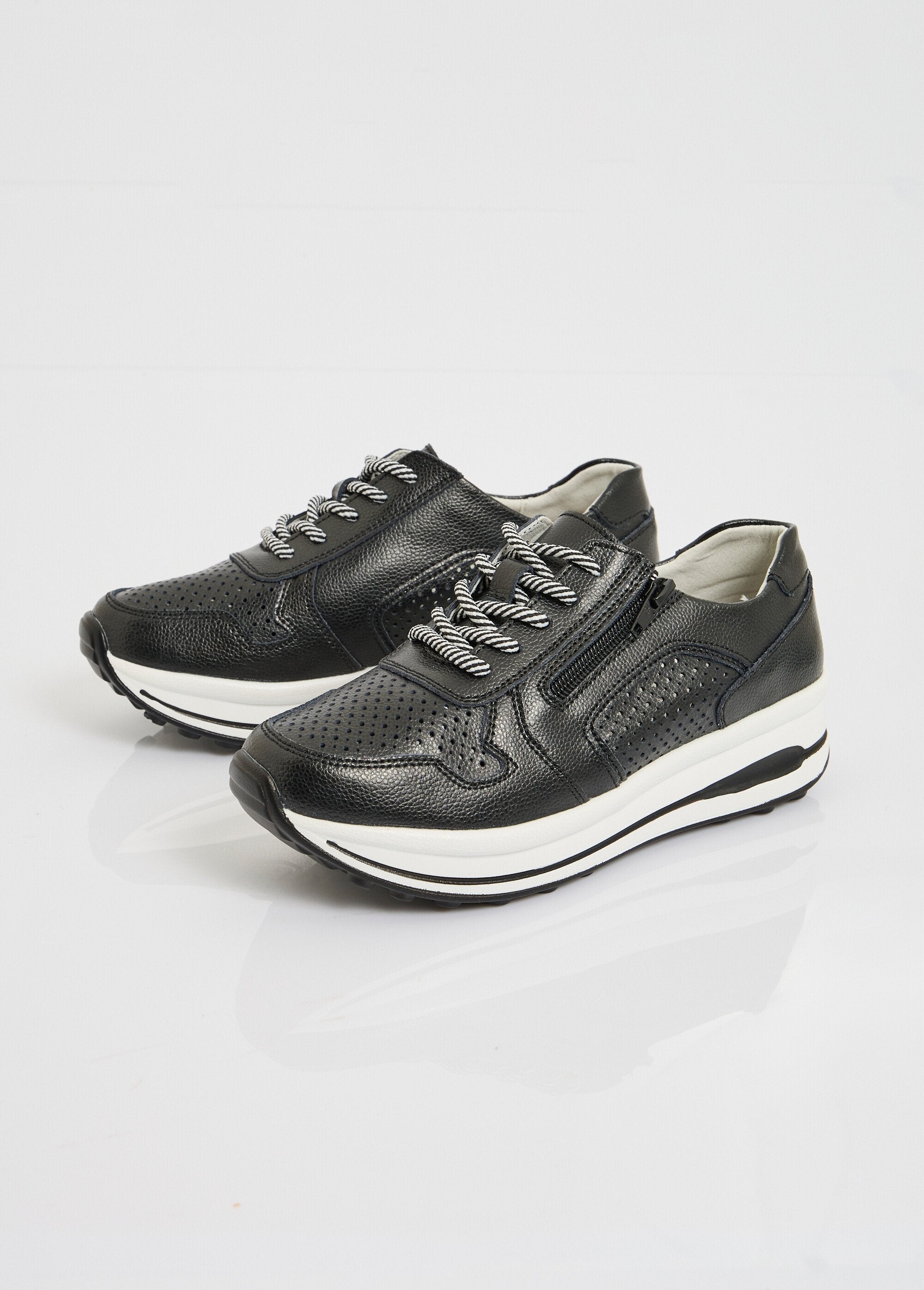 Zapatillas_de_piel_con_cuña_y_cremallera_Negro_DE1_slim