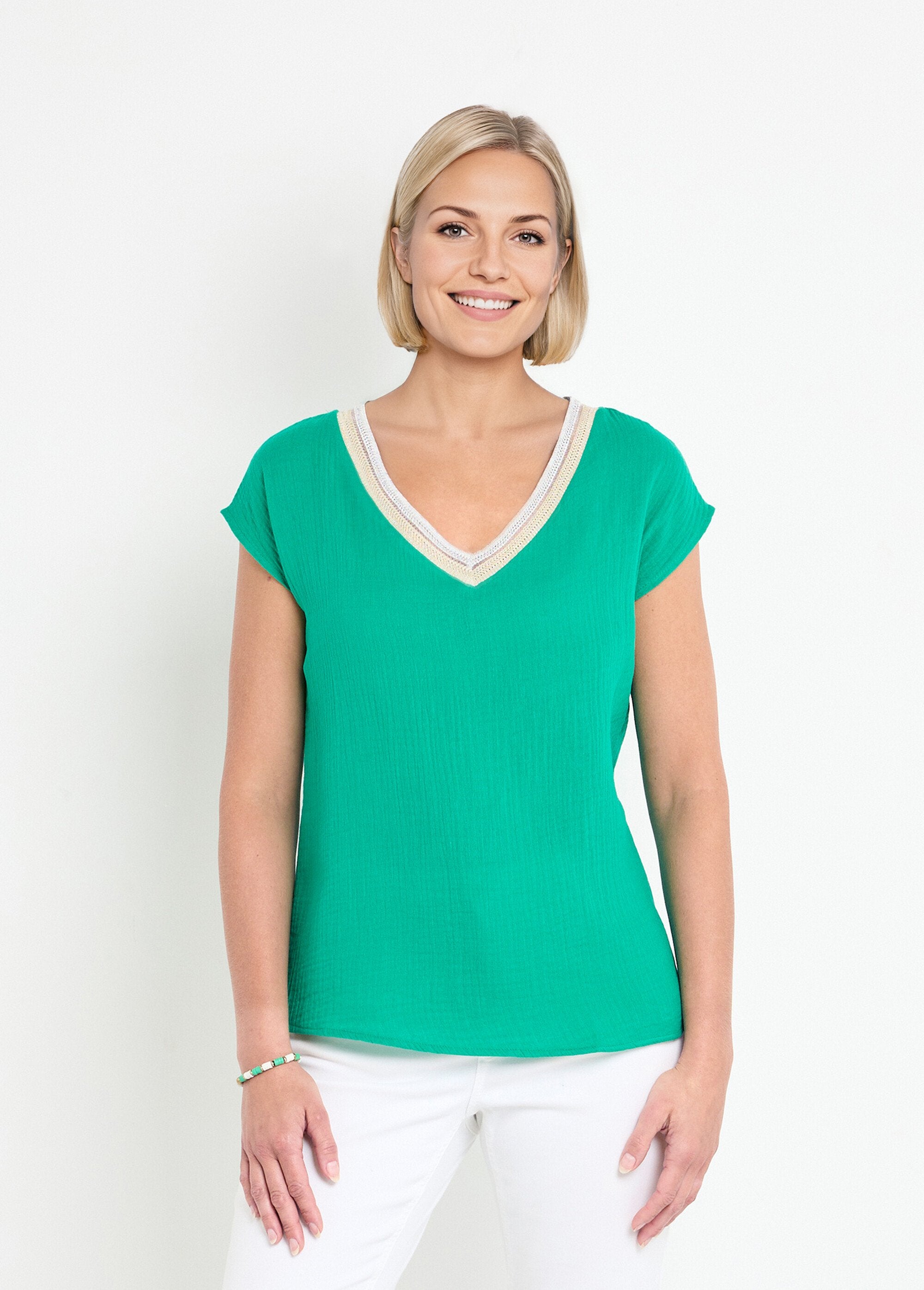 Blusa_de_gasa_de_algodón_con_trenza_en_escote_en_pico_Verde_FA1_slim