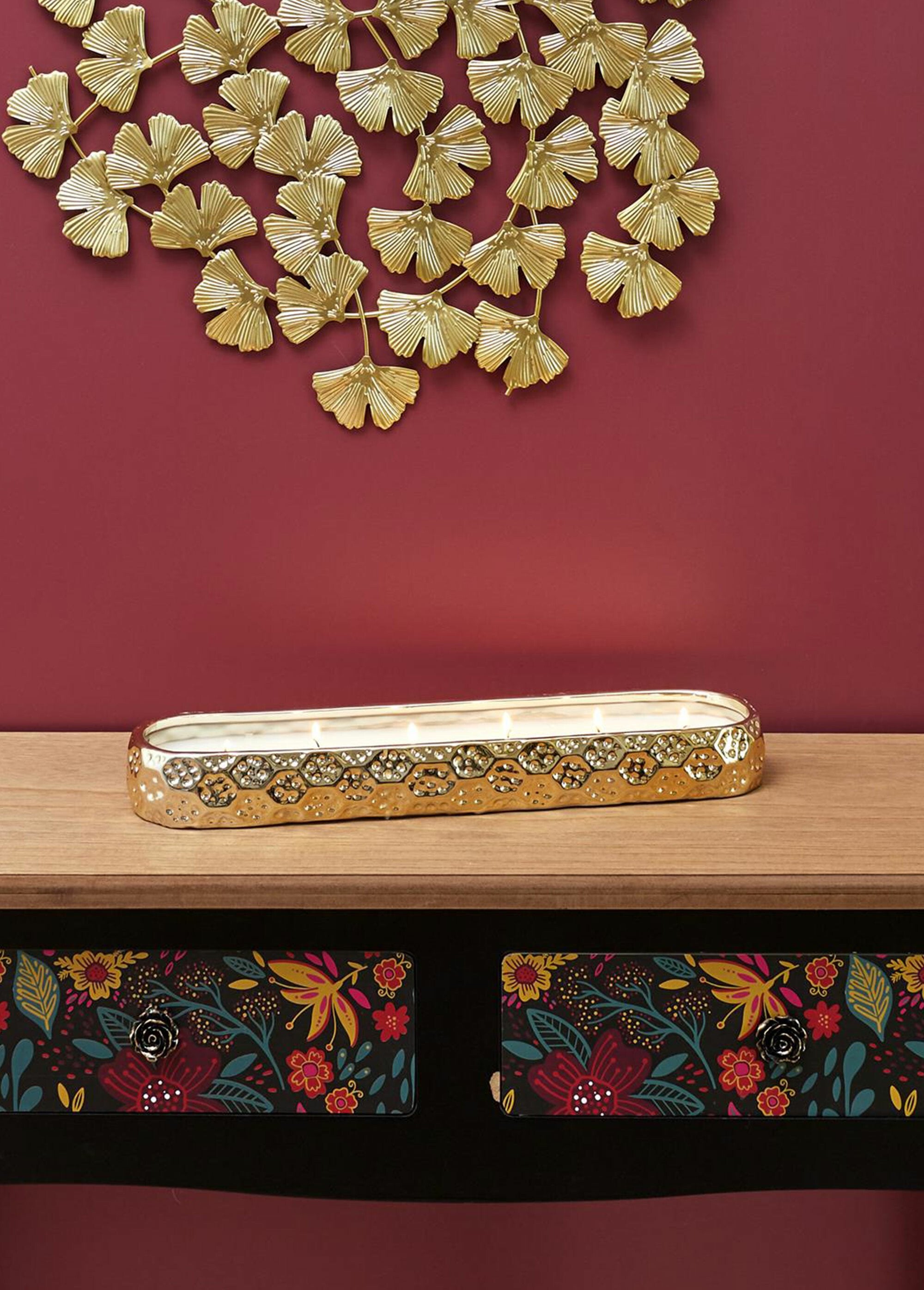 Vela_perfumada_en_un_recipiente_de_metal_martillado._6_mechas_SF1_slim