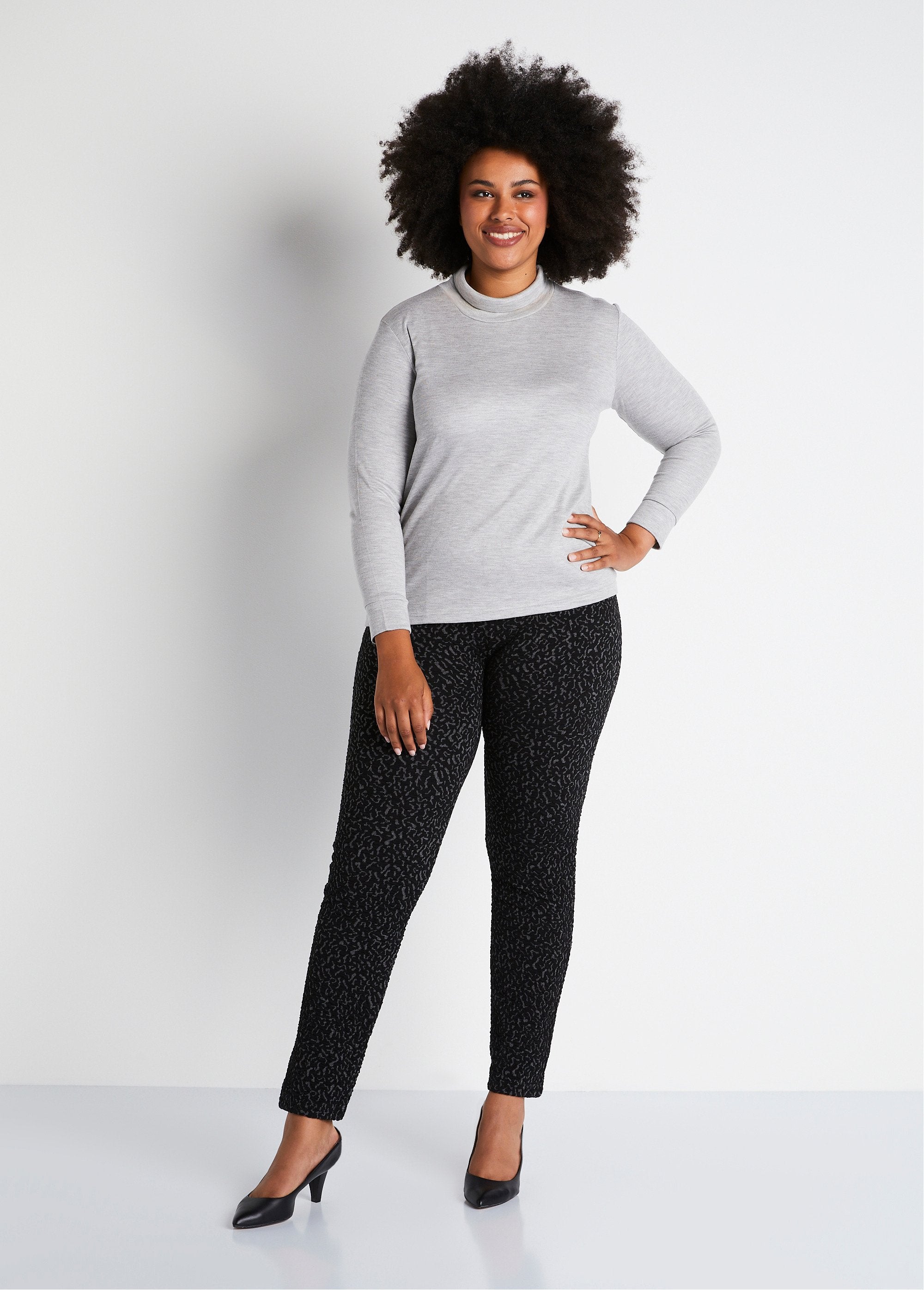 Leggings_elásticos_lisos_o_bicolores_con_cintura_elástica_gris_y_negro_SF1_curvy