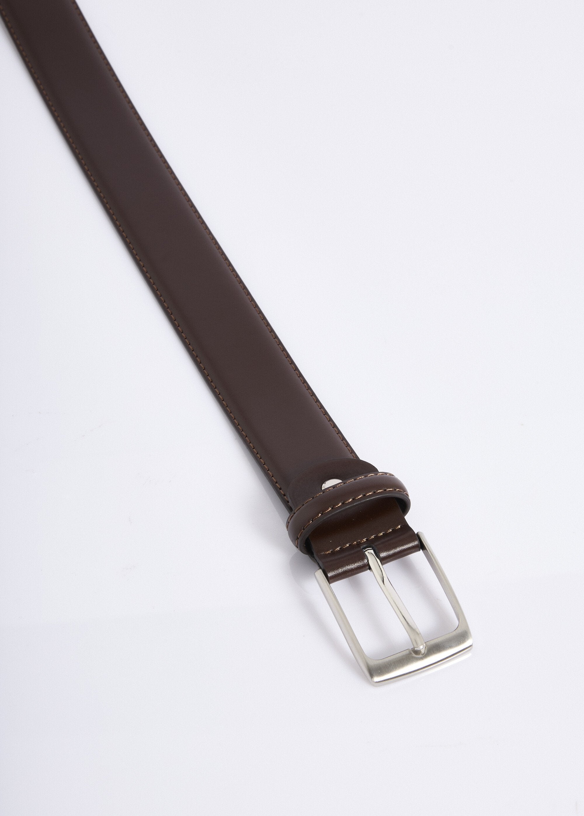 Cinturón_de_piel_sintética,_hebilla_de_metal._Castaño_DE1_slim