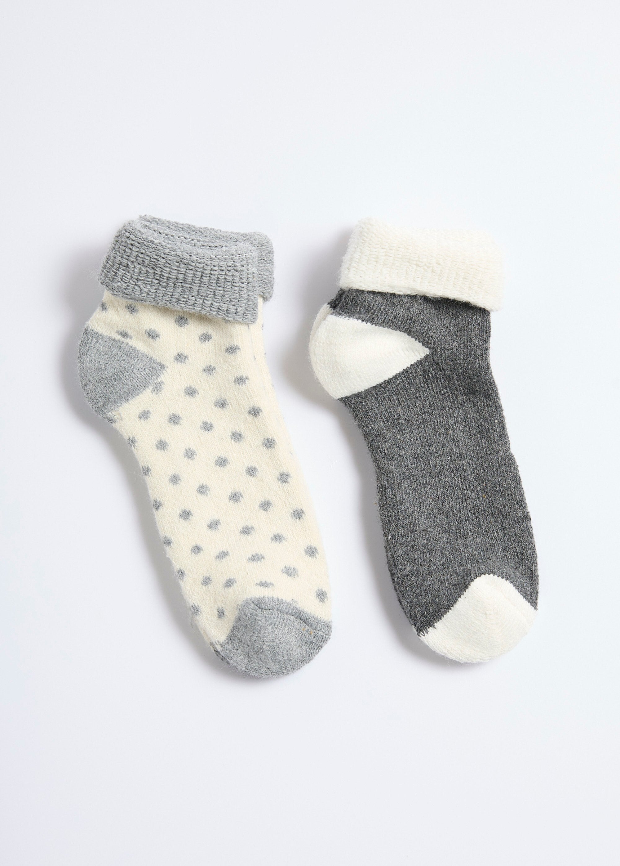 Calcetines_cálidos_de_lana_y_rizo_Gris_surtido_DE1_slim