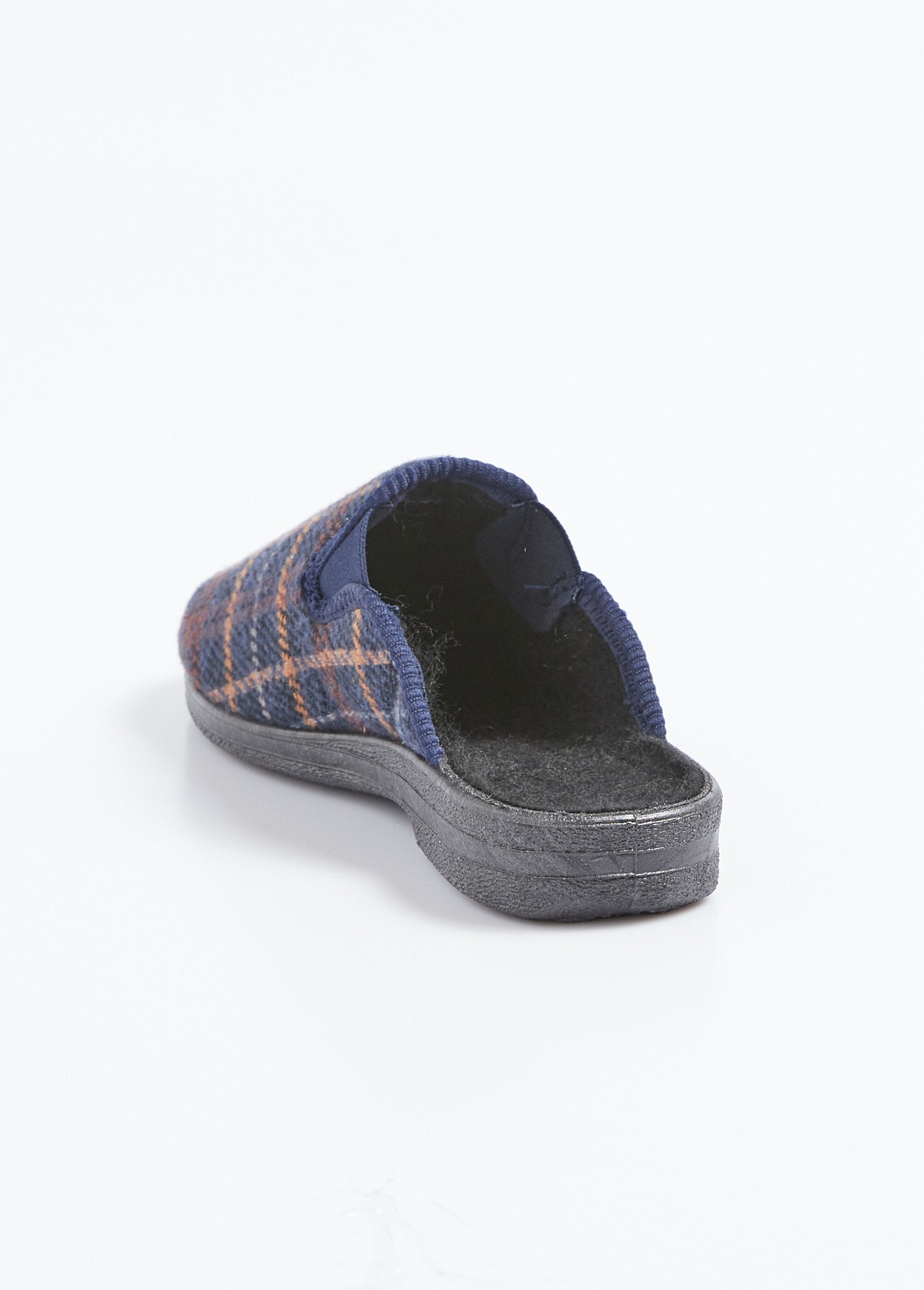 Pantuflas_tipo_mule_con_ancho_cómodo_y_elástico_Marina_DO1_slim
