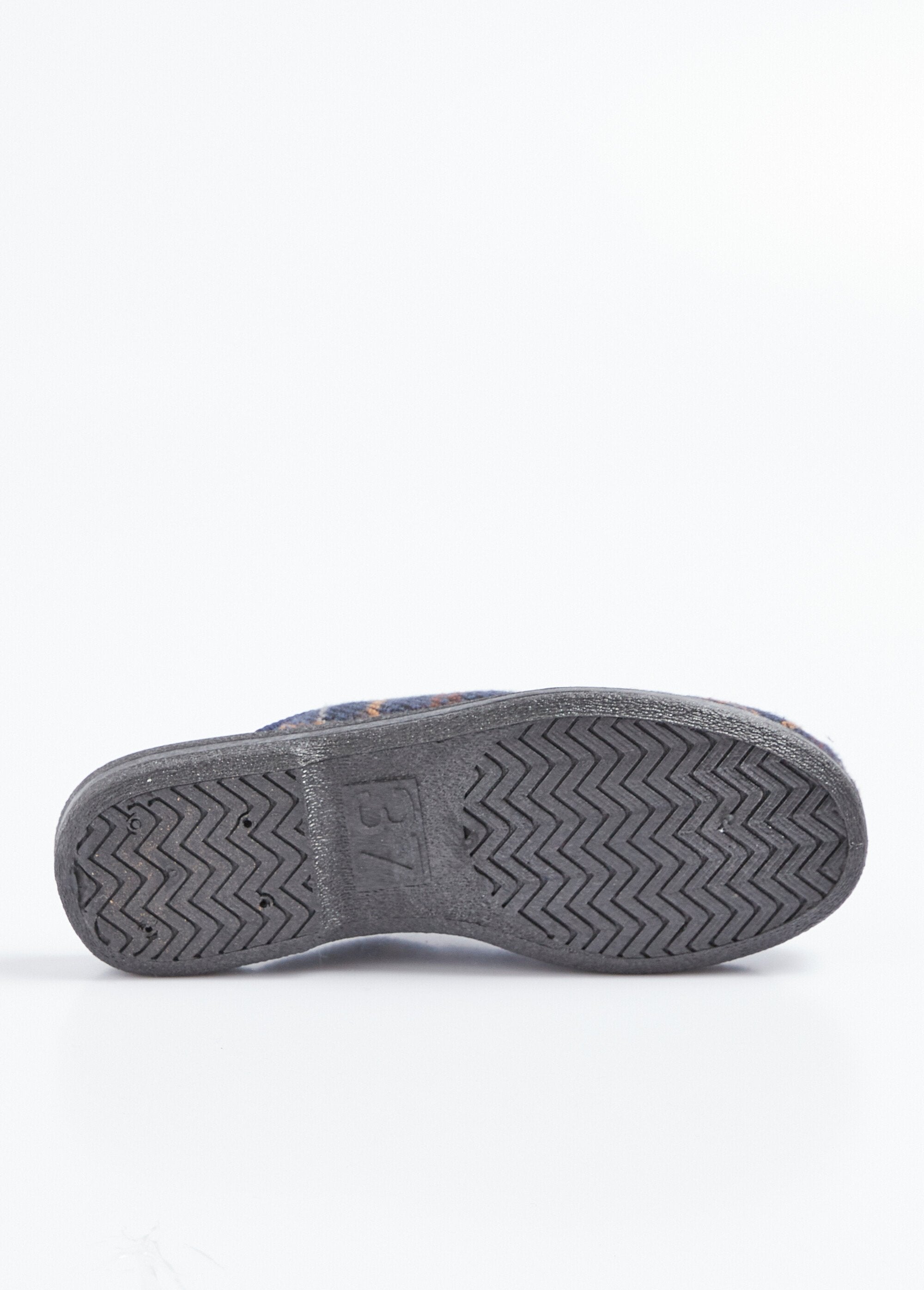 Pantuflas_tipo_mule_con_ancho_cómodo_y_elástico_Marina_UN1_slim