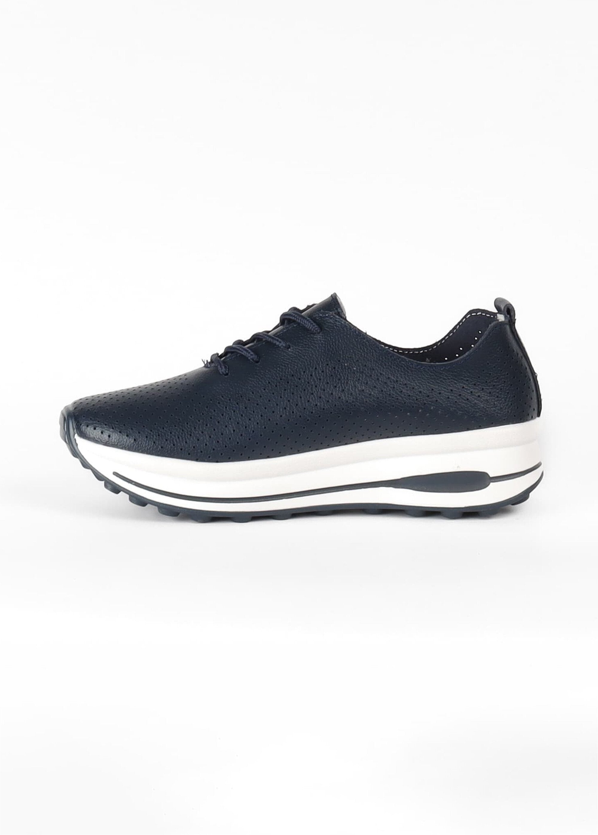 Zapatillas_de_piel_perforada_Marina_GA1_slim