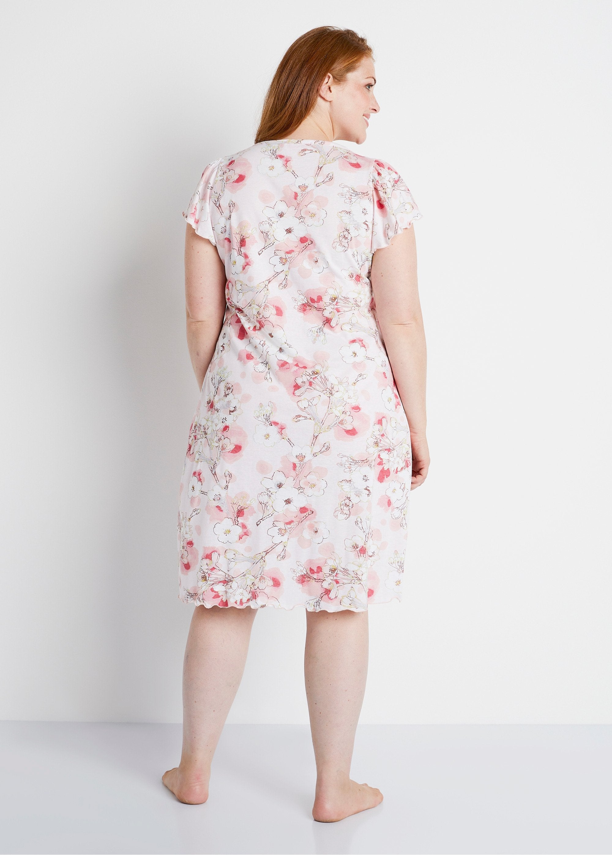 Camisón_midi_de_manga_corta_Estampado_rosa_DO1_curvy