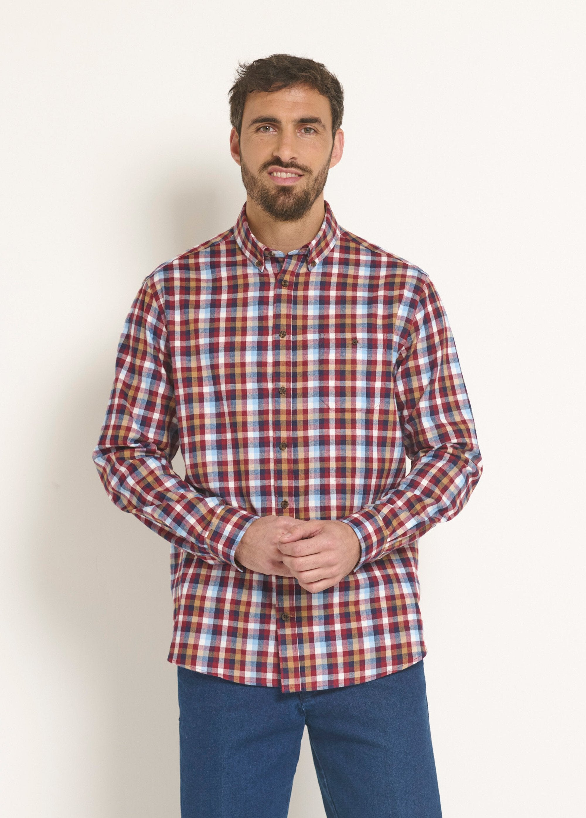 Camisa_de_franela_con_detalles_de_terciopelo,_chic_Azulejos_rojos_FA1_slim