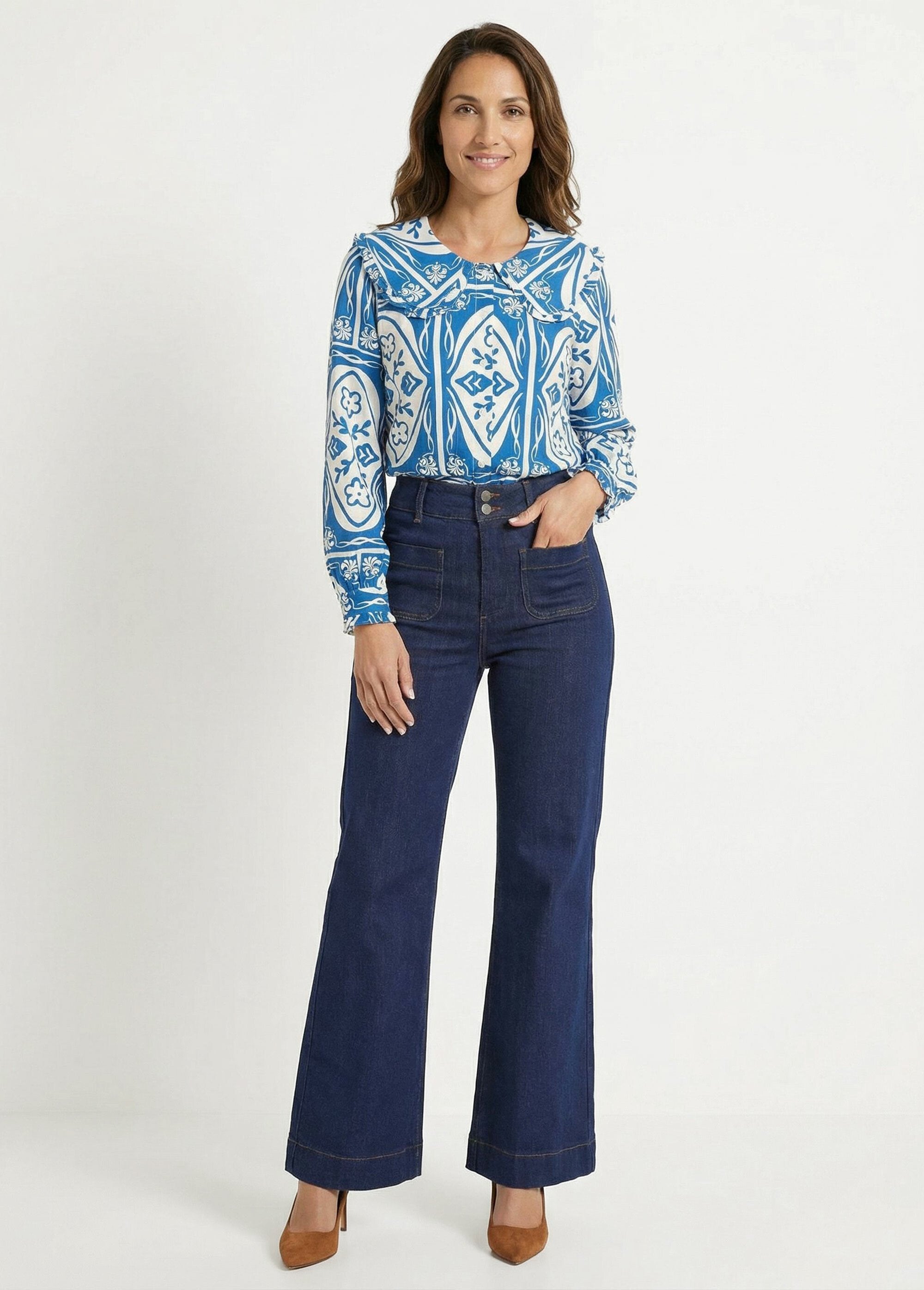 Blusa_con_cuello_Peter_Pan,_estampado_elegante_Impresiones_azules_SF1_slim