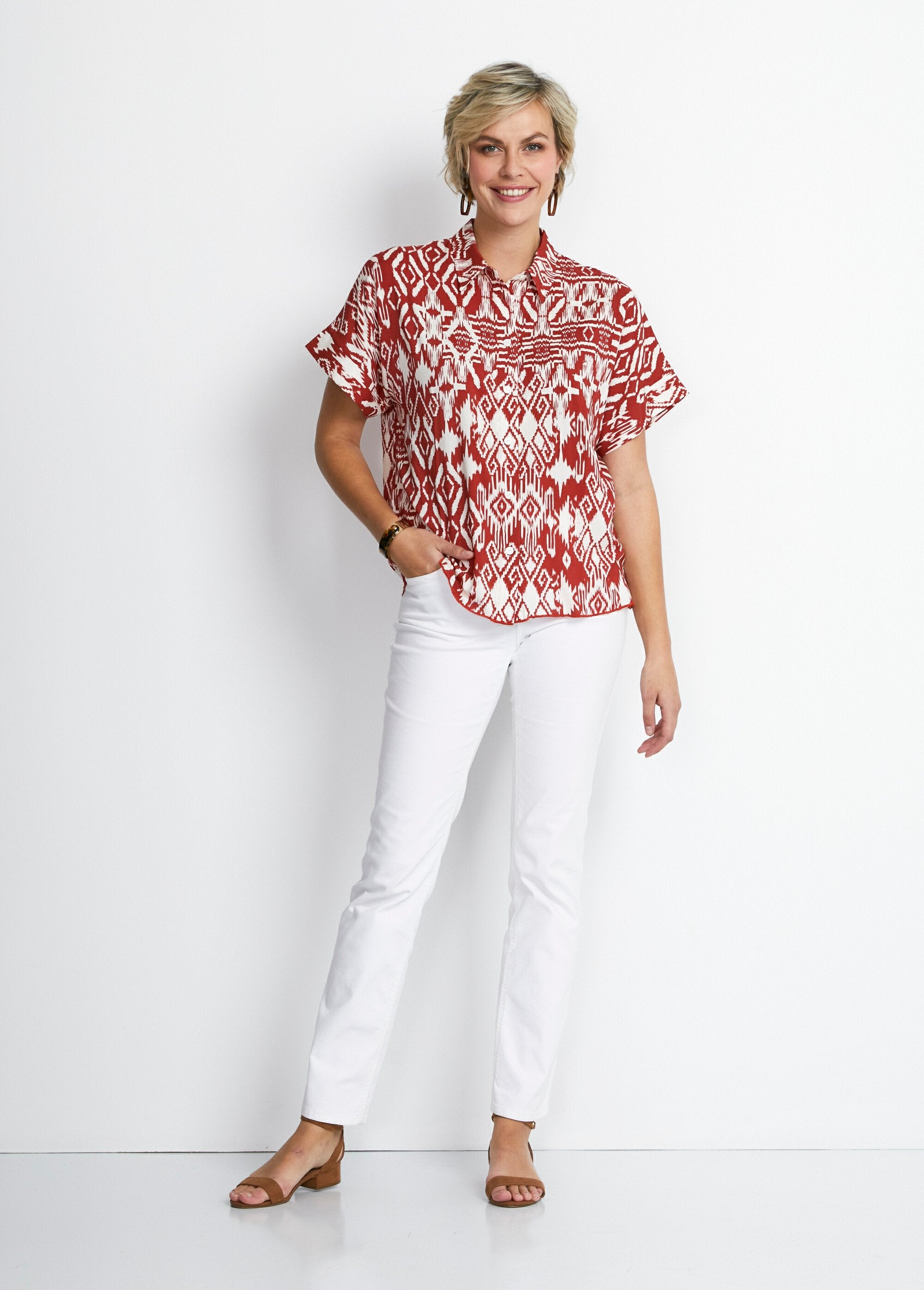 Blusa_estampada_de_manga_corta_Estampado_de_terracota_SF1_slim