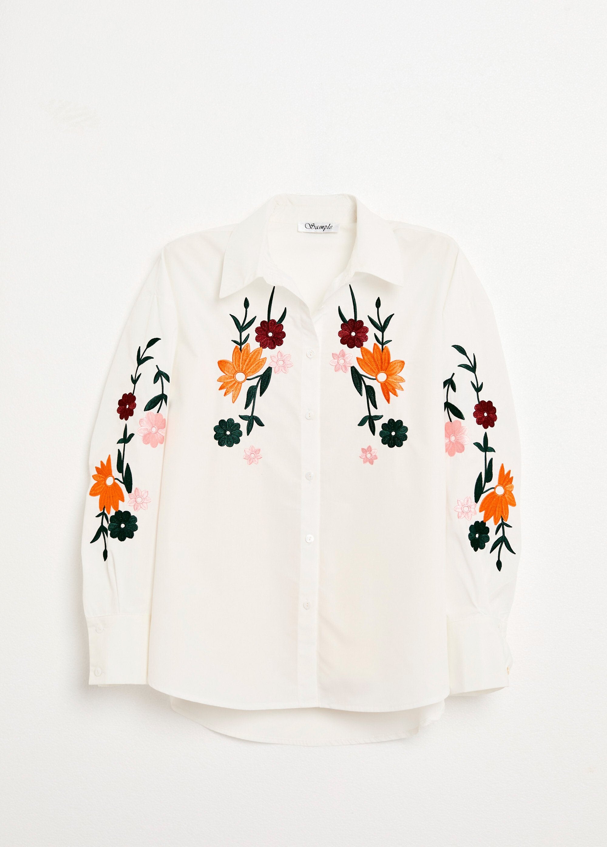 Blusa_larga_de_polialgodón_bordada_con_botones_Multicolor_AP1_slim