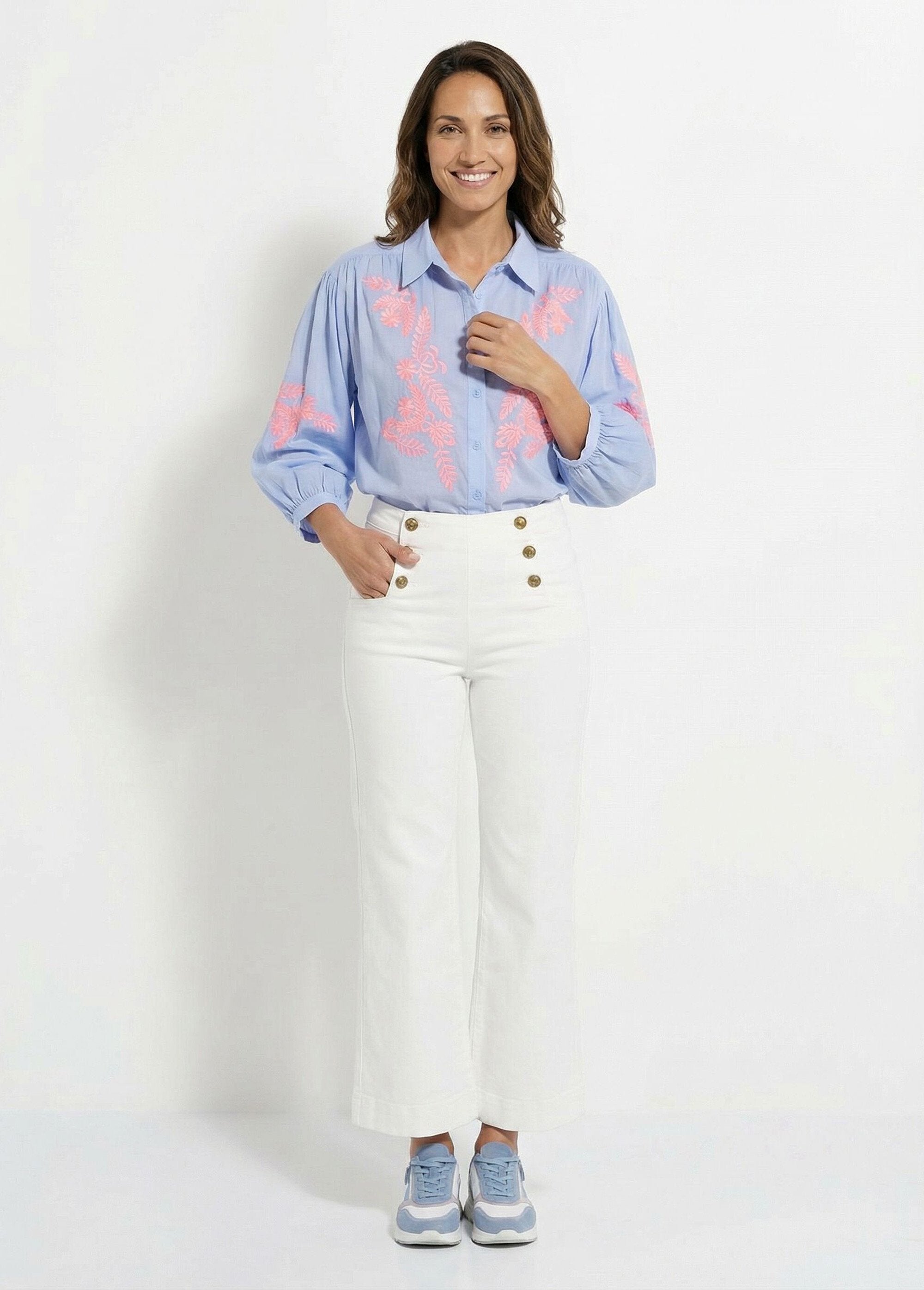 Blusa_con_mangas_anchas_y_bordado_neón_Azul_y_rosa_SF1_slim