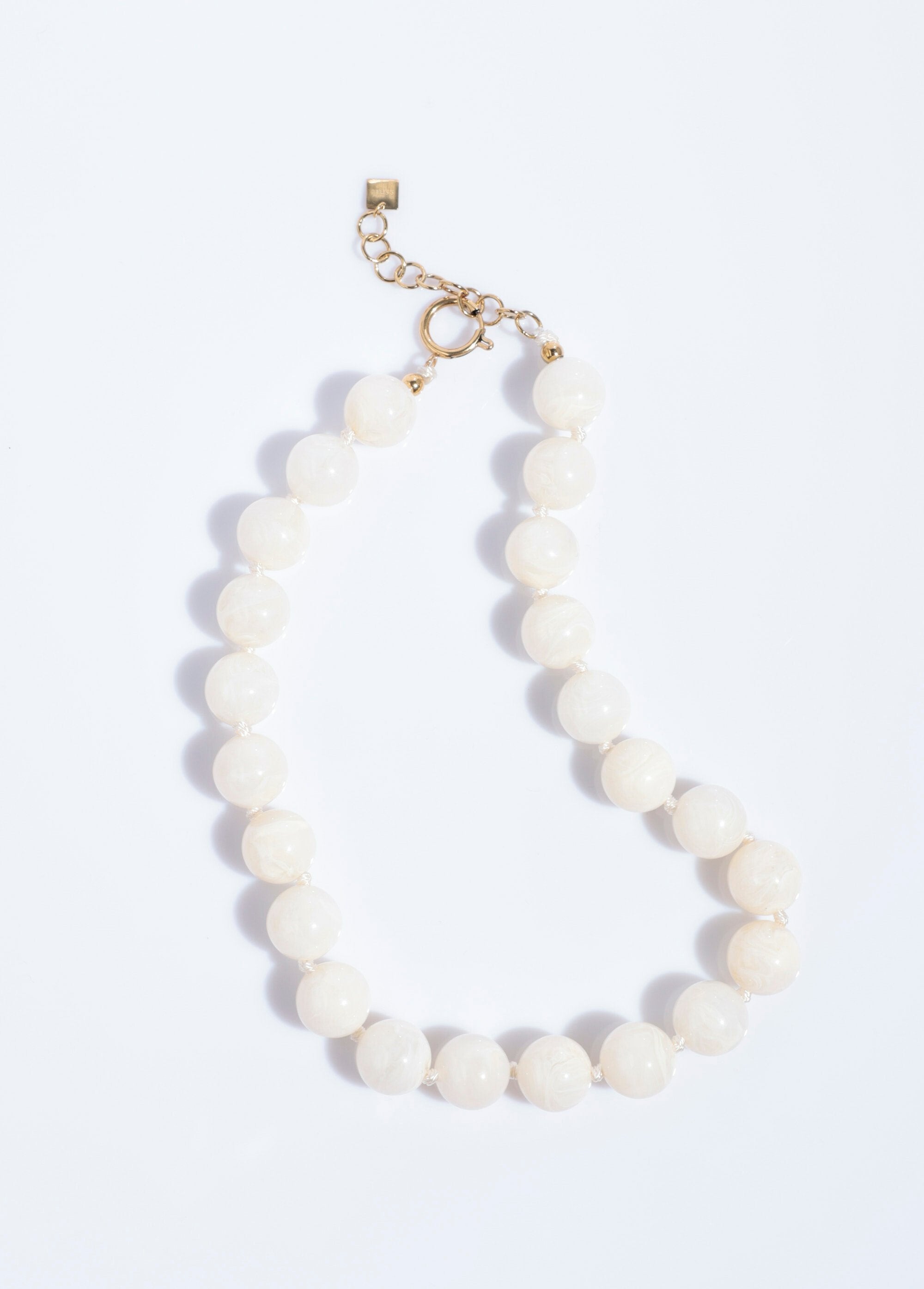Collier_court_perles_rondes_marbrées_Ivoire_FA1_slim