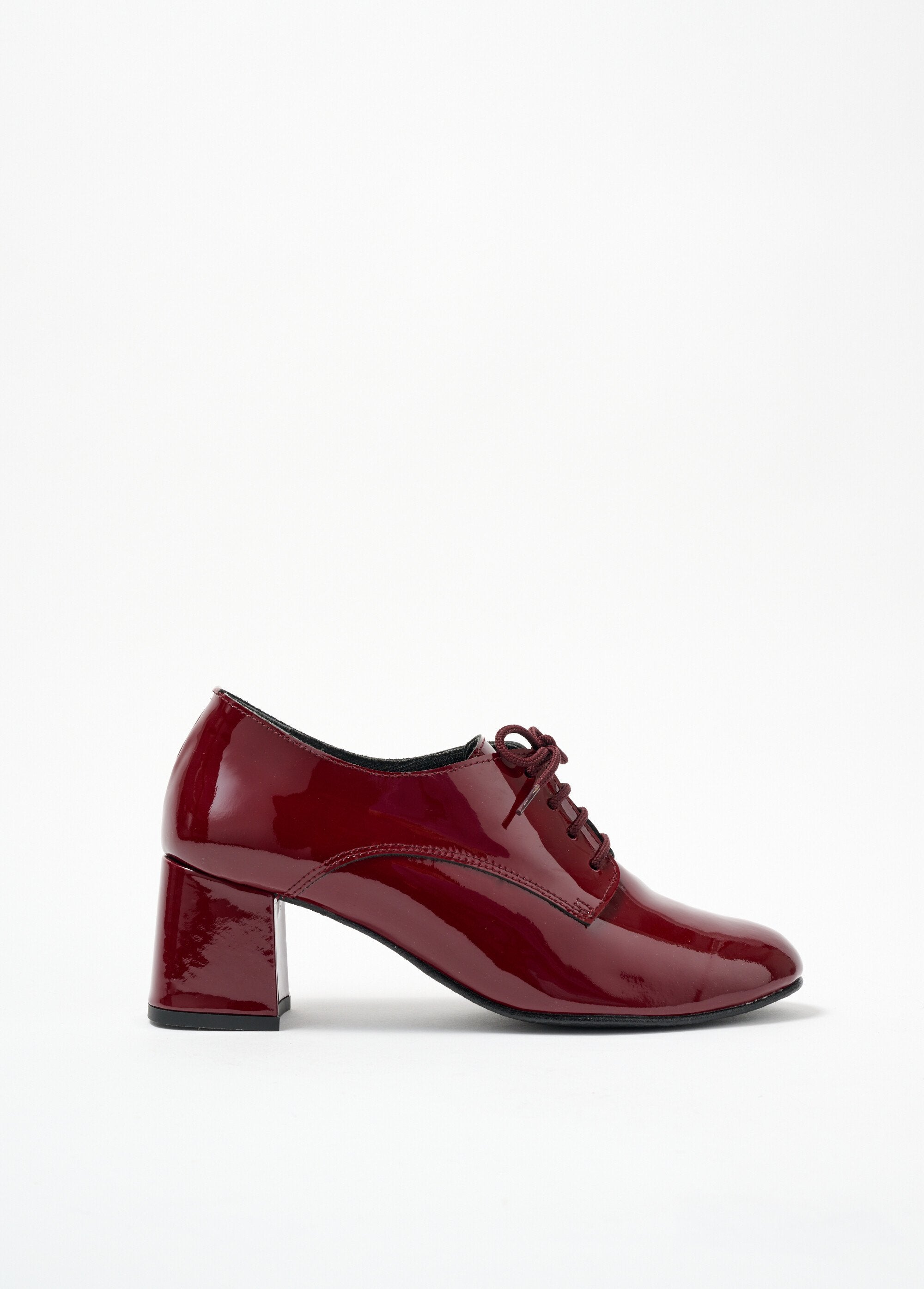 Derbies_de_charol_con_cordones_y_tacón_ancho_y_cómodo_Vernis_bordeaux_DR1_slim