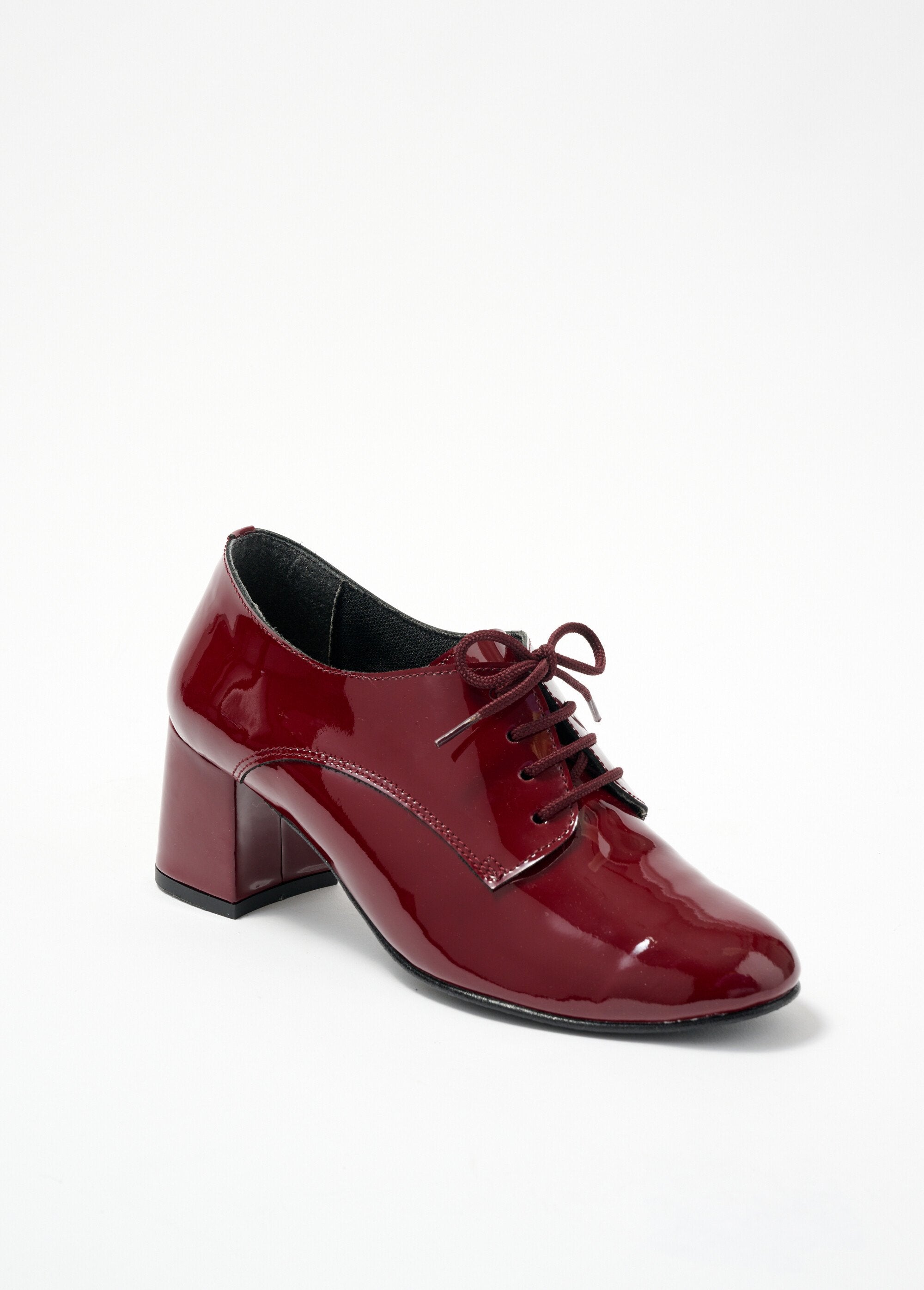 Derbies_de_charol_con_cordones_y_tacón_ancho_y_cómodo_Vernis_bordeaux_FA1_slim