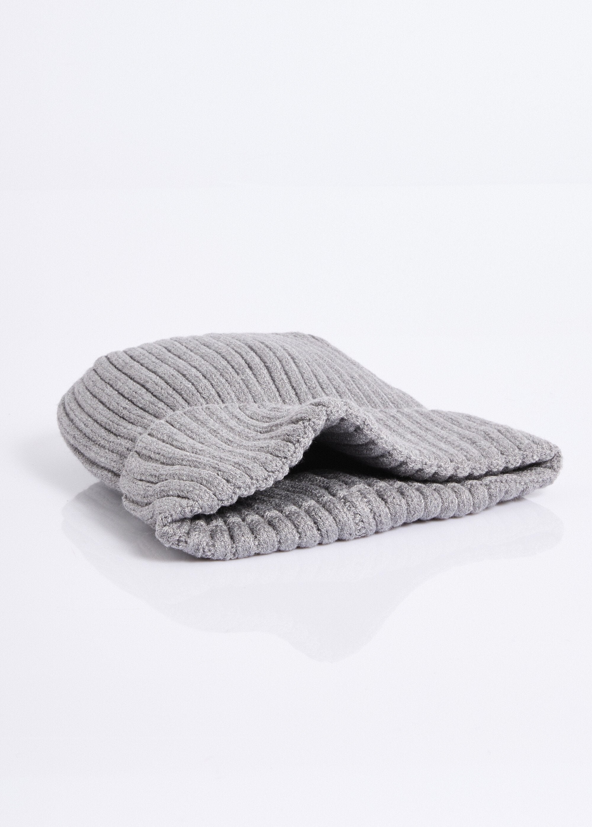 Bufanda_con_flecos,_estampado_de_cuadros_grandes_Gris_DE1_slim