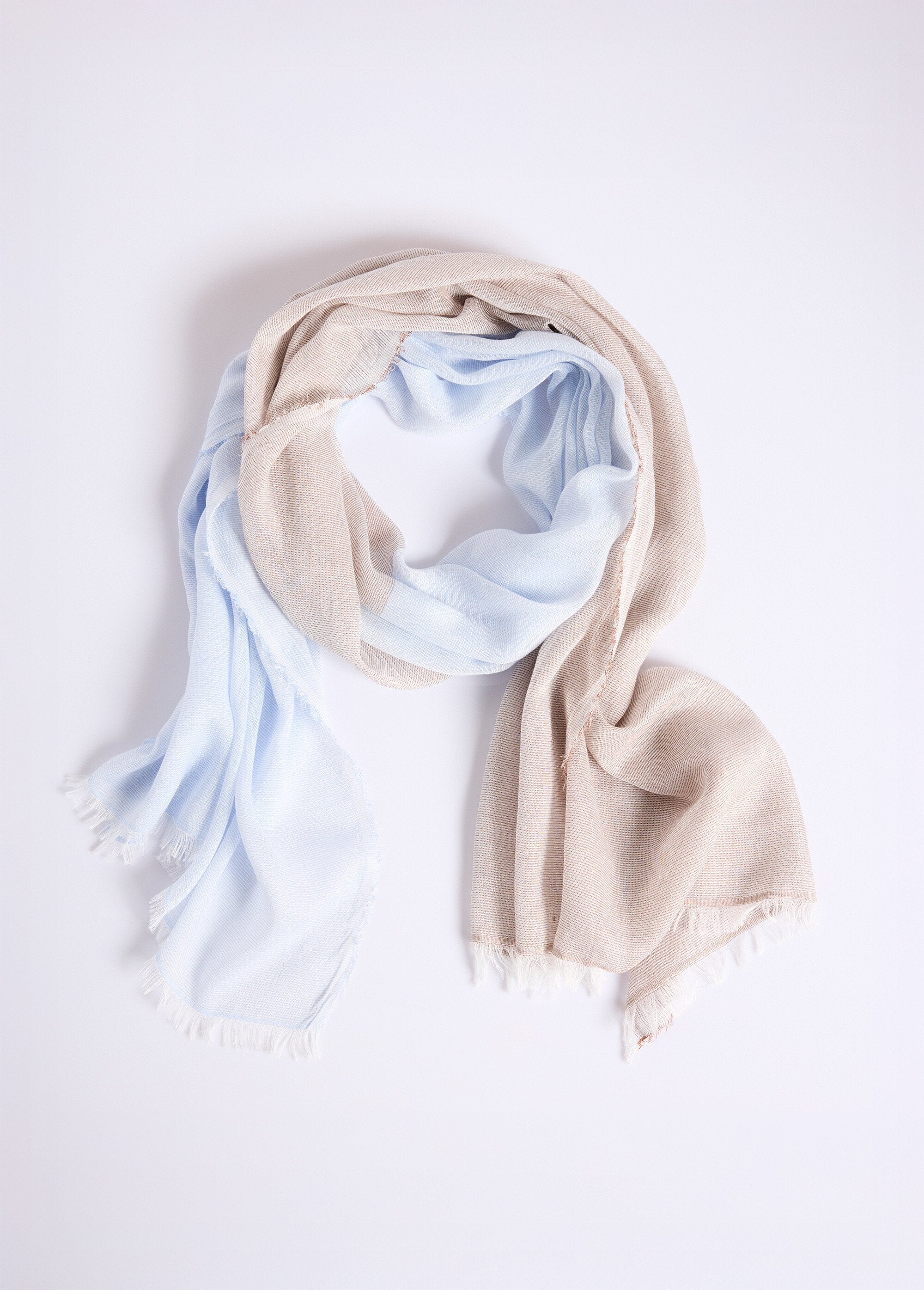 Foulard_ou_étole_bicolore_pastel_irisé_frangé_Bleu_et_beige_FA1_slim