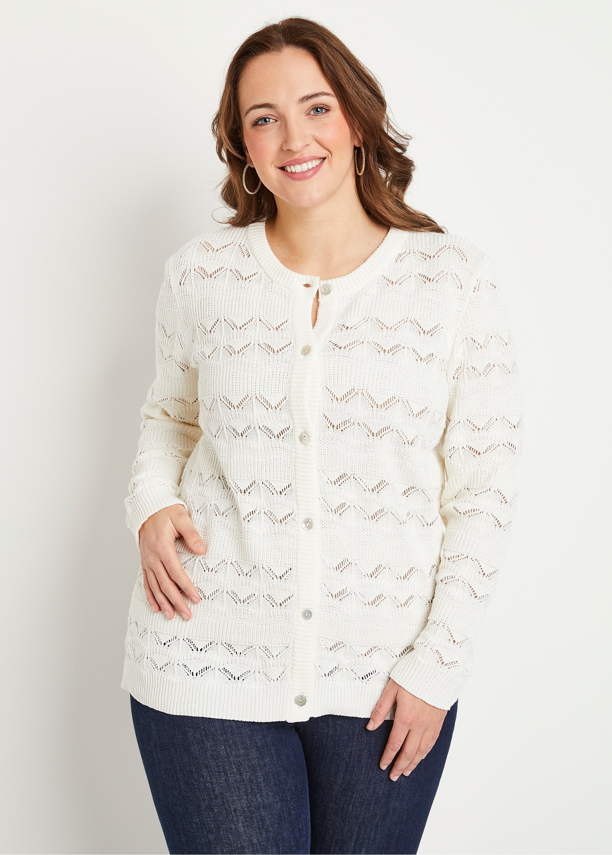 Chaleco_cardigan_corto_calado_abotonado_Crudo_FA1_curvy