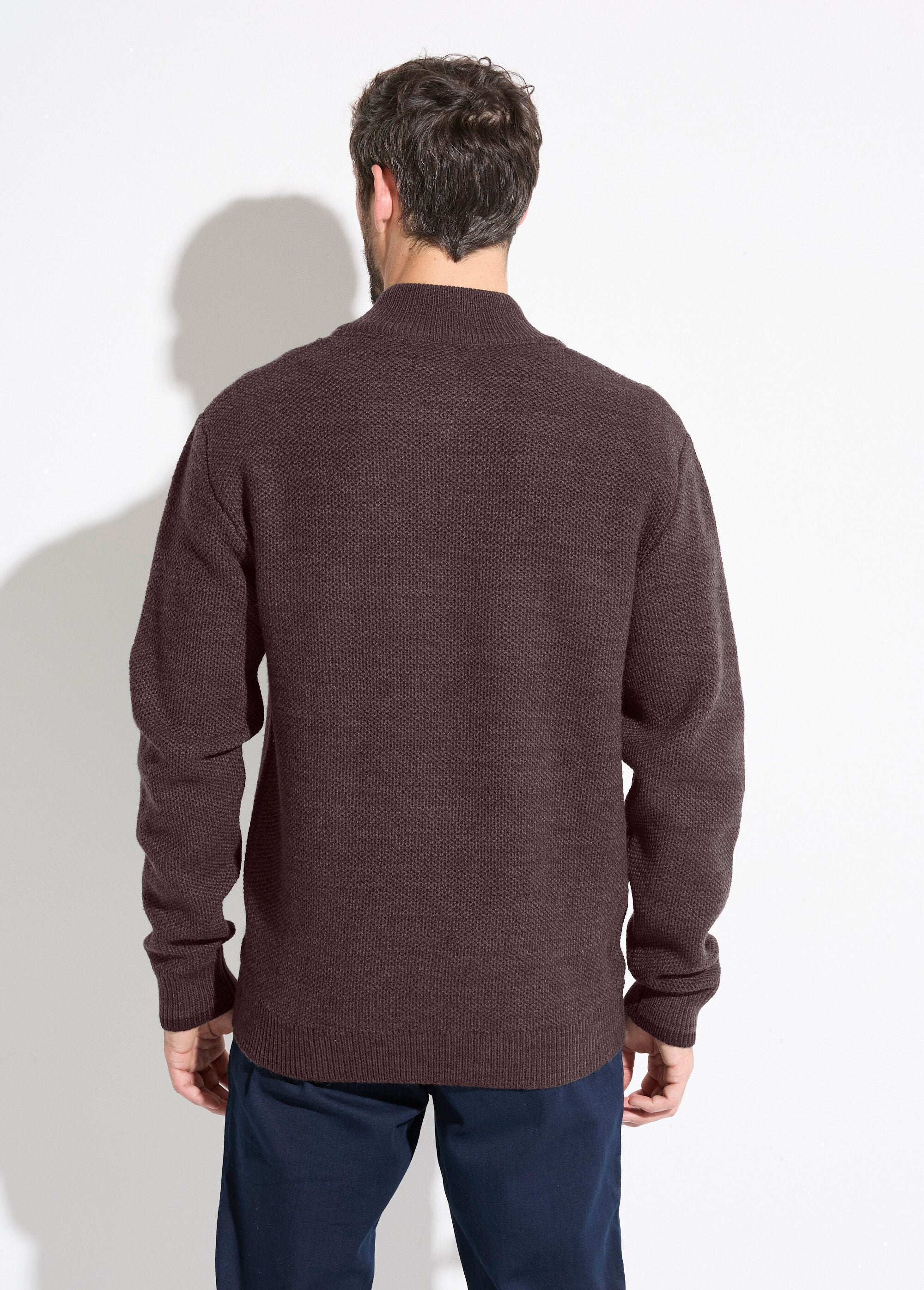Cárdigan_con_cremallera_y_cuello_alto_en_punto_de_lana_jaspeada_Castaño_DO1_slim
