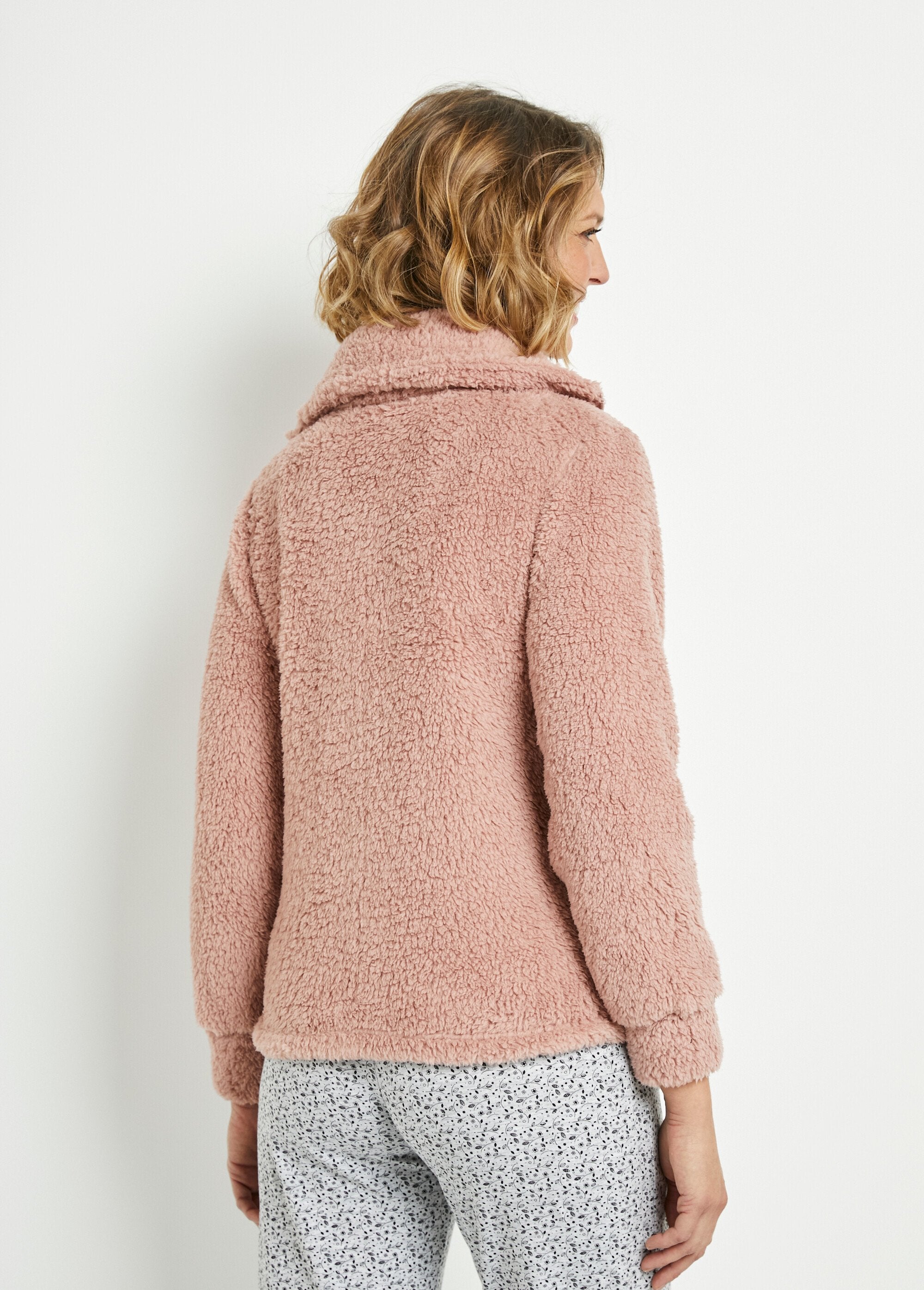 Suéter_cómodo_con_cremallera_y_forro_polar_en_tonos_pastel_cálidos_Rosa_DO1_slim