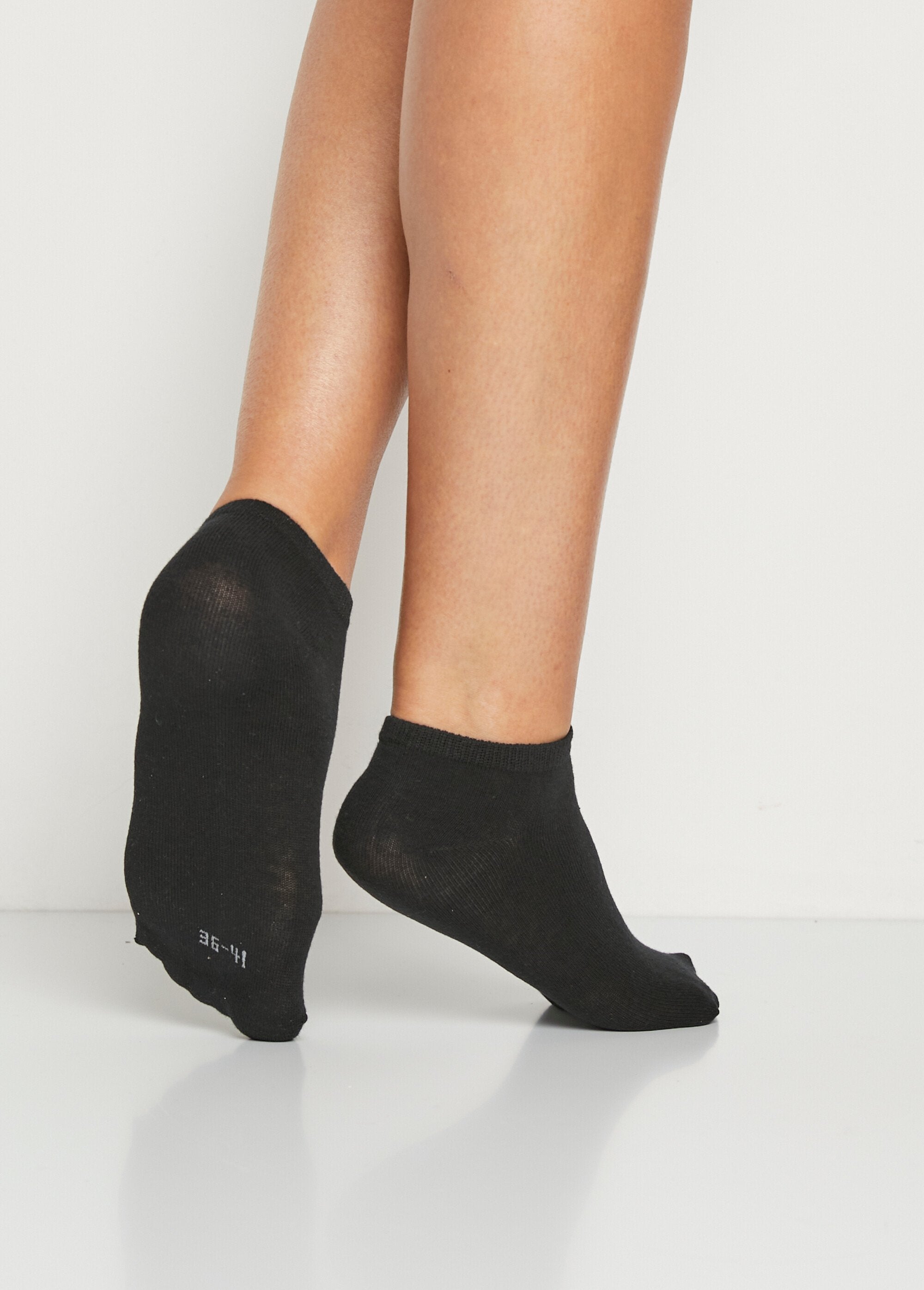 Calcetines_discretos_hasta_el_tobillo_lote_negro3_DO1_slim