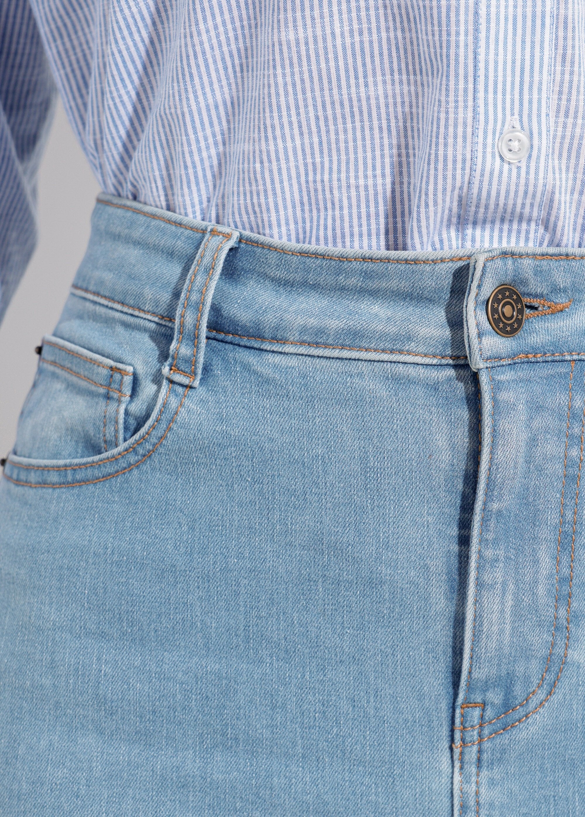 Jean_taille_haute_coupe_droite_Bleached_DE1_slim