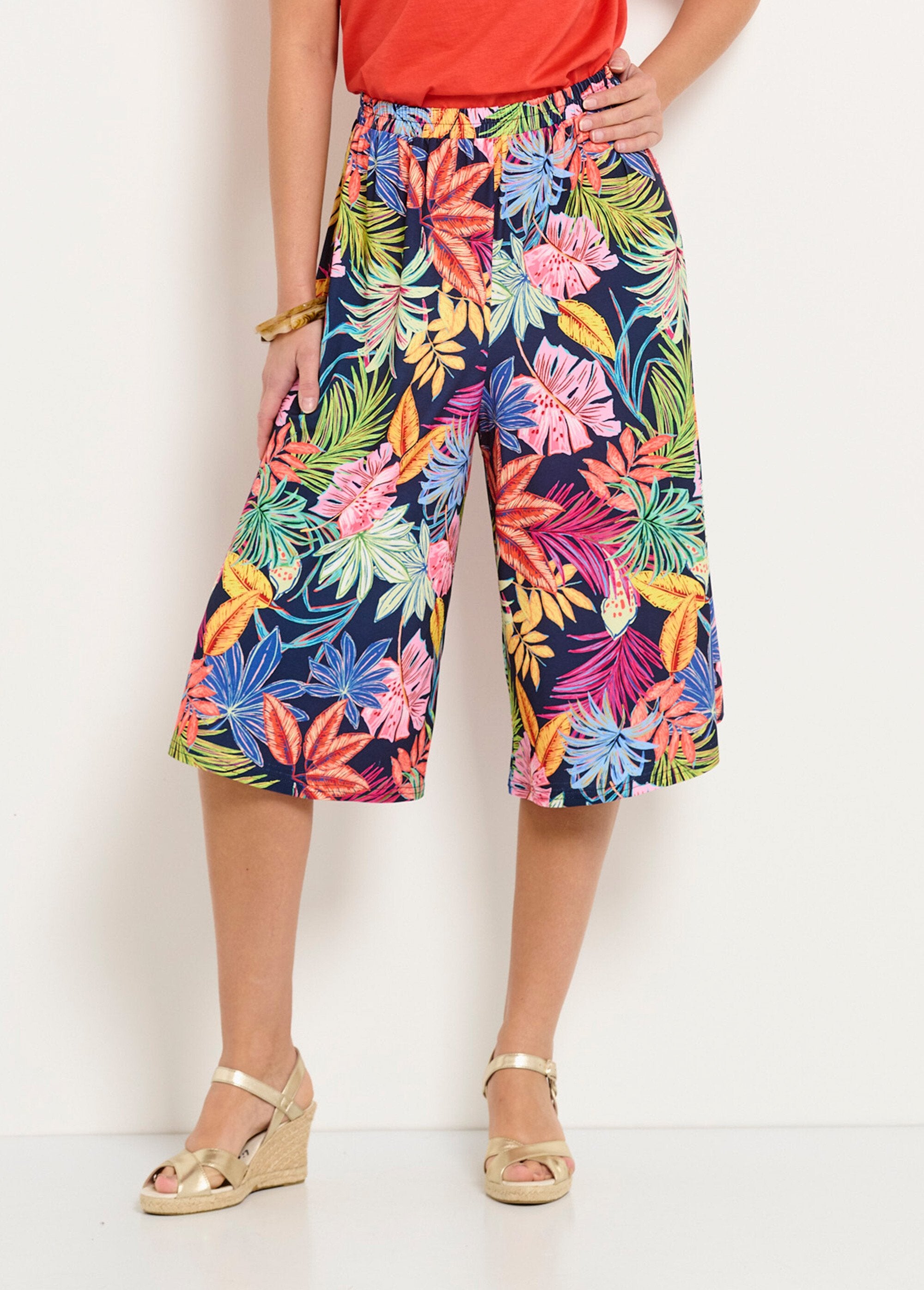 Culotte_con_cintura_elástica_y_estampado_de_hojas_Azul_marino_y_rosa_FA1_slim