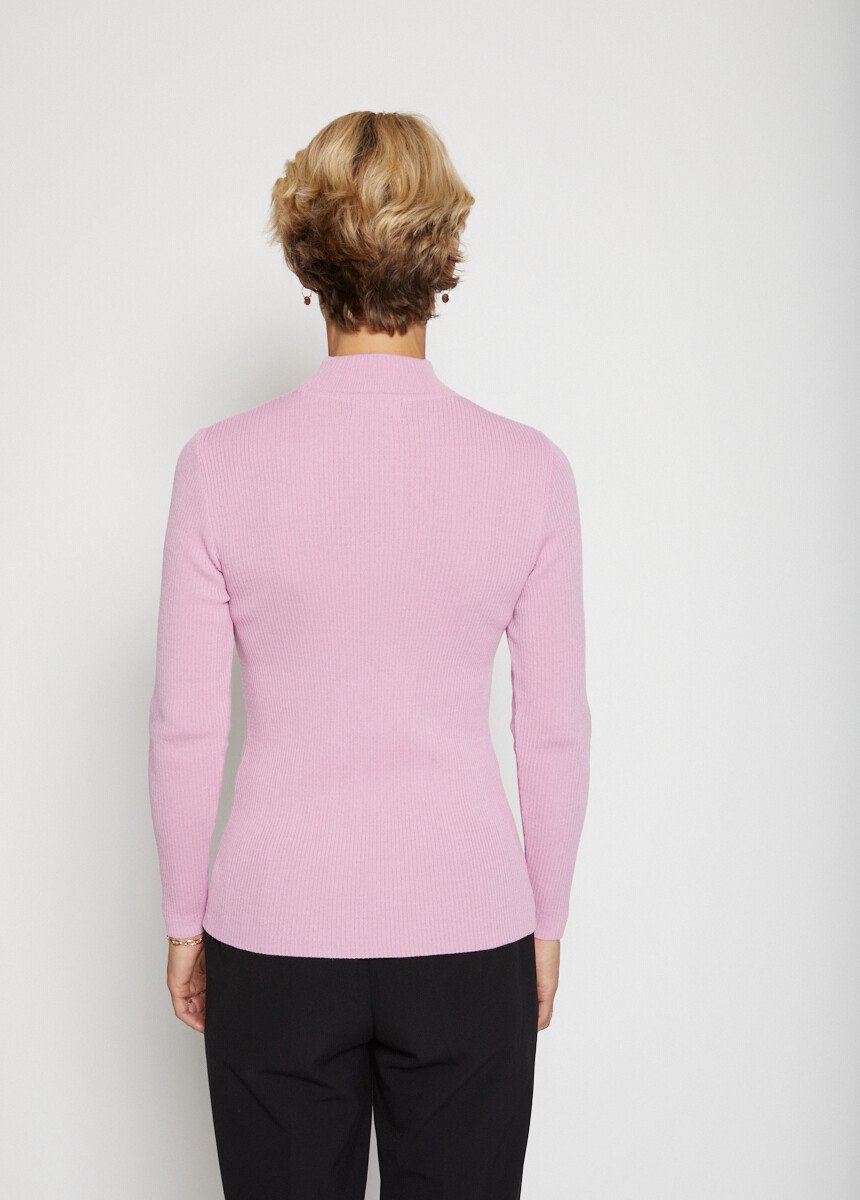 Jersey_de_cuello_alto_con_lana_merino_rosa_empolvado_DO1_slim