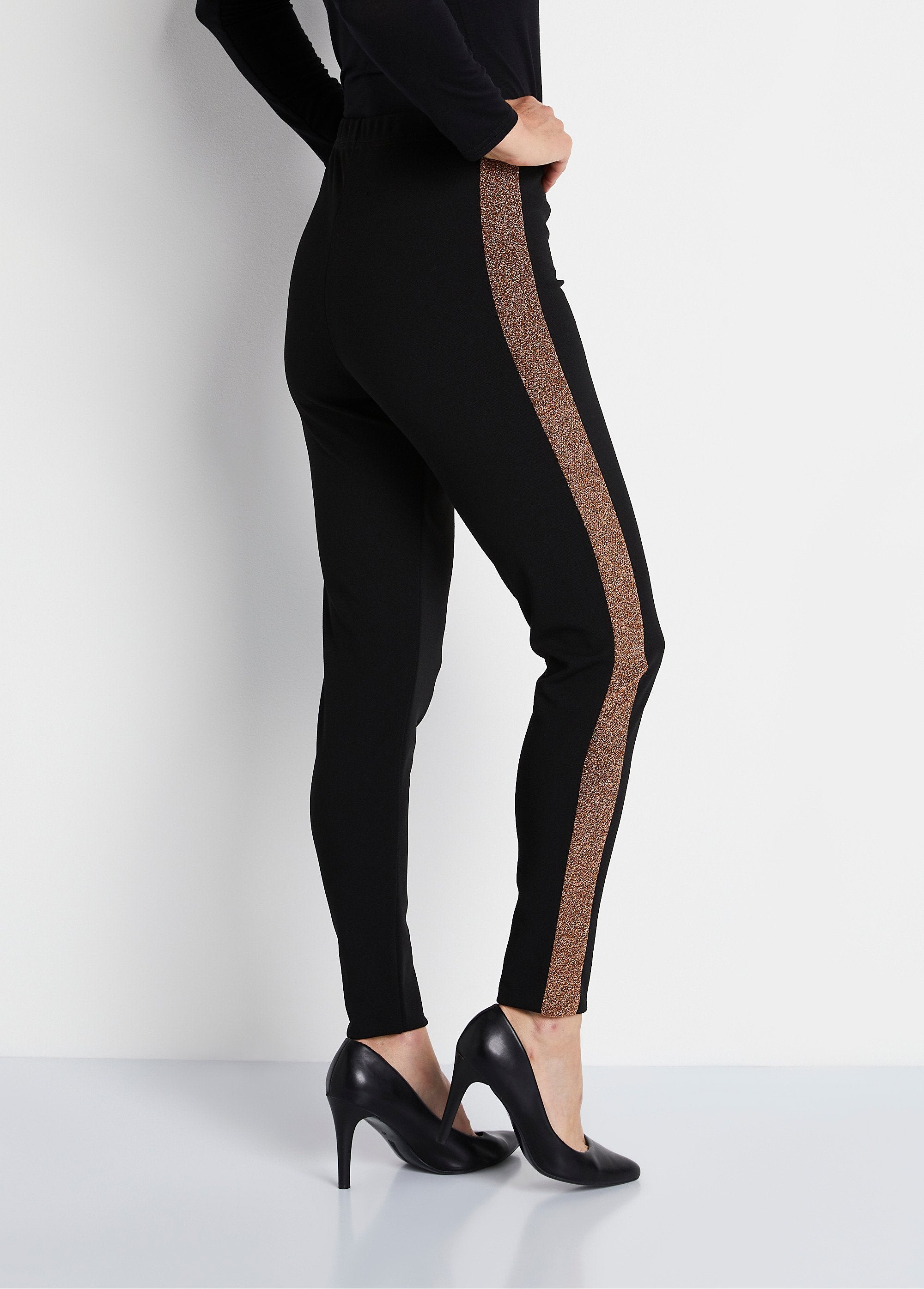 Leggings_con_cintura_elástica_y_laterales_brillantes._Negro_DO1_slim