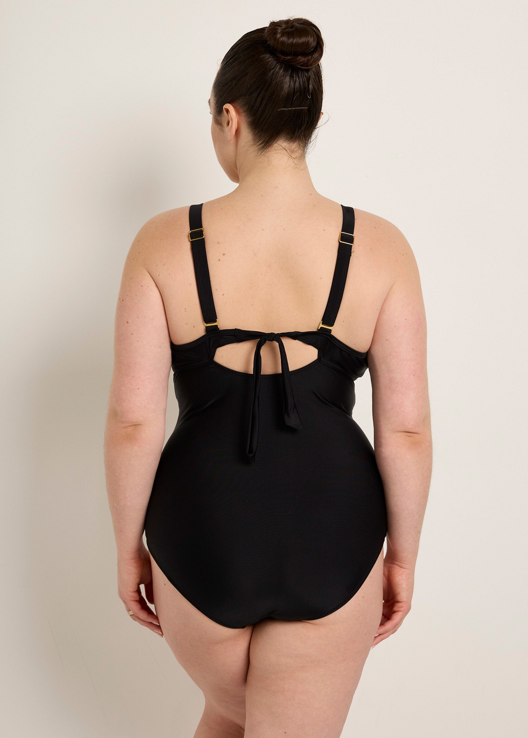 Maillot_de_bain_1_pièce,_détails_dentelle_Noir_DO1_curvy