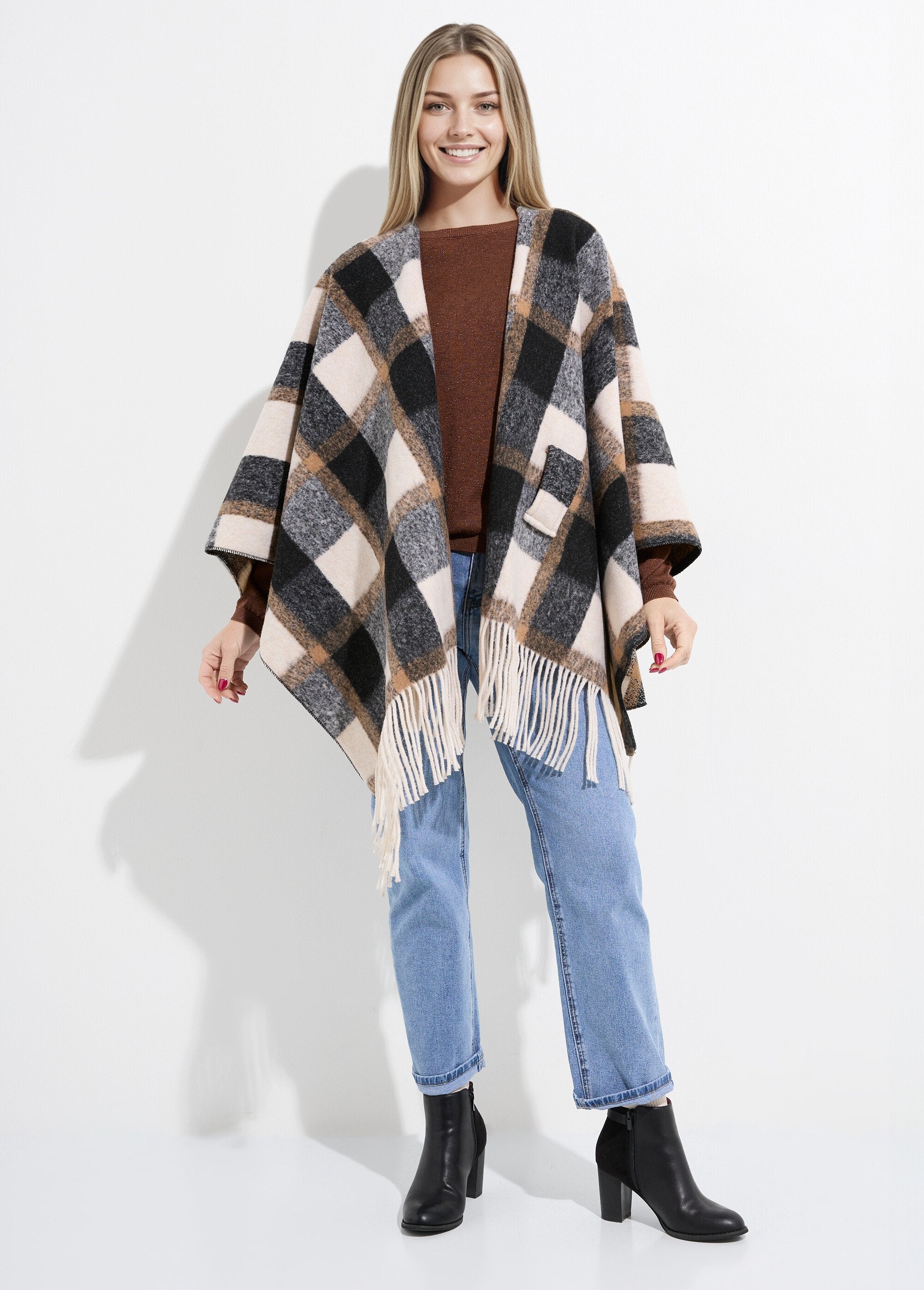 Abrigo_tipo_capa_a_cuadros_con_efecto_lana_Azulejos_negros_SF1_slim