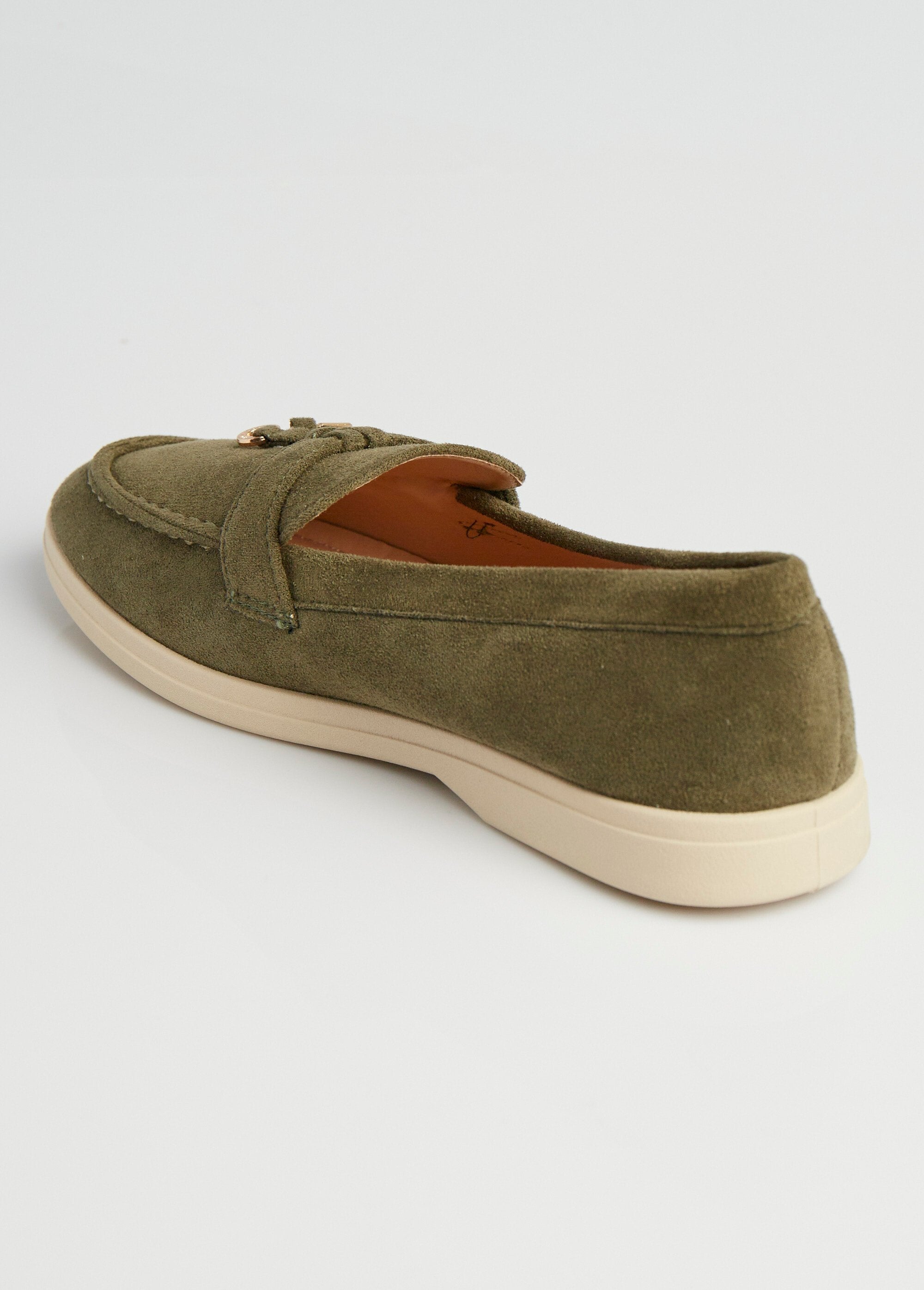 Mocasines_estilo_mocasín_efecto_ante_verde_caqui_DO1_slim