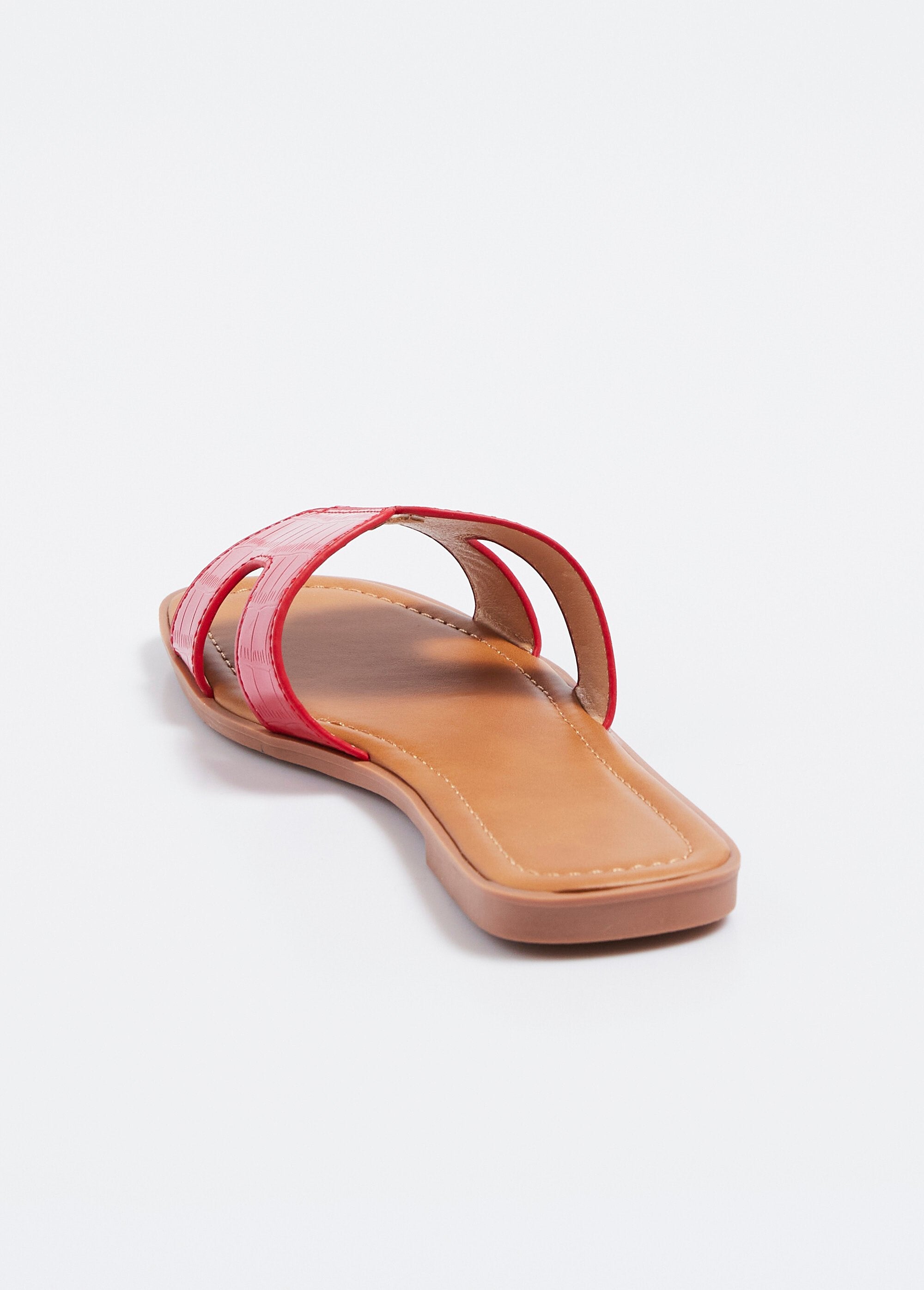 Mules_plates_vernies,_imitation_croco_Vernis_rouge_DO1_slim