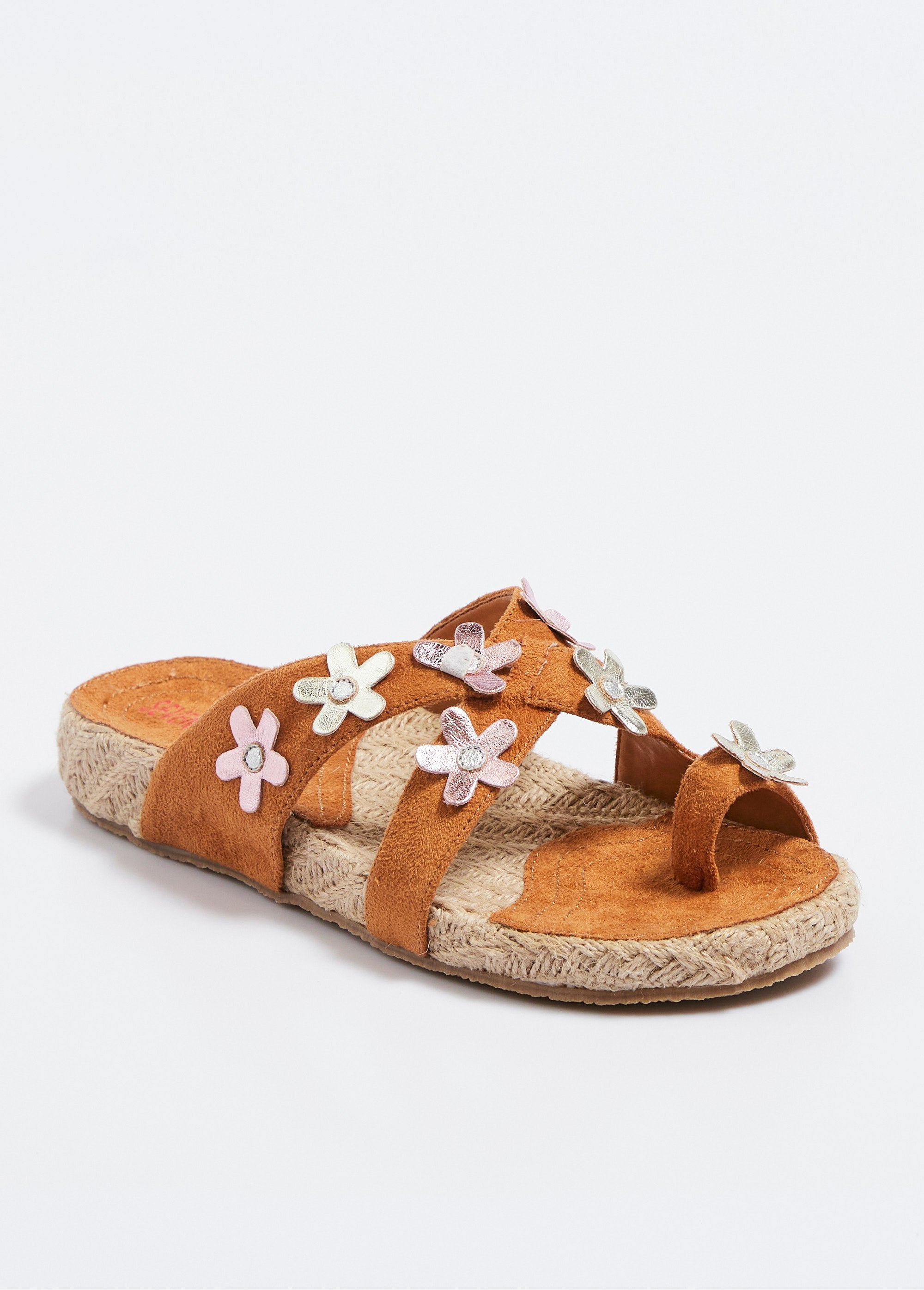 Mules_de_cuña_con_detalles_florales_Marrón_claro_FA1_slim