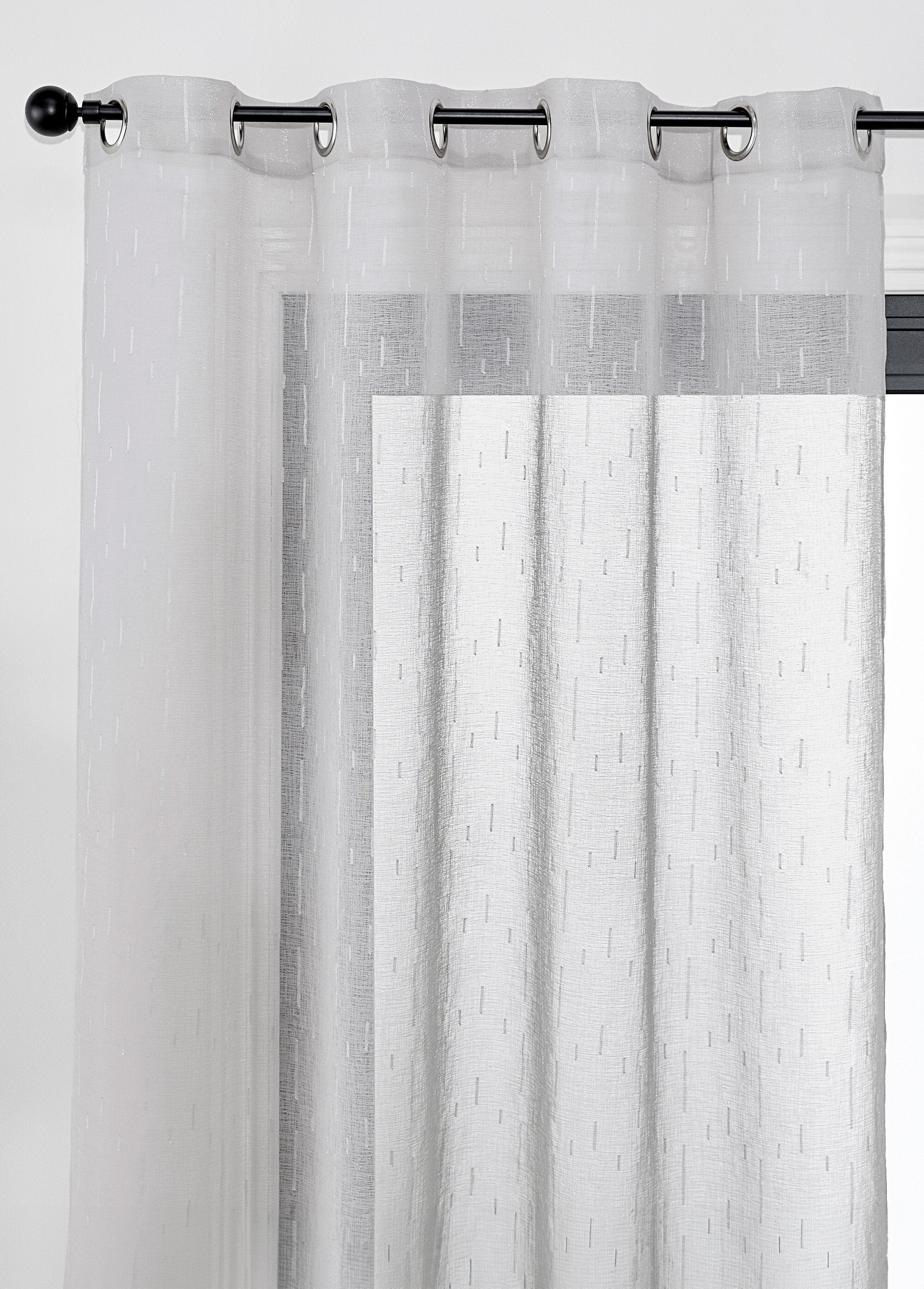 Panel_de_lino_con_hilos_cortados_y_acabado_de_ojales._Gris_FA1_slim