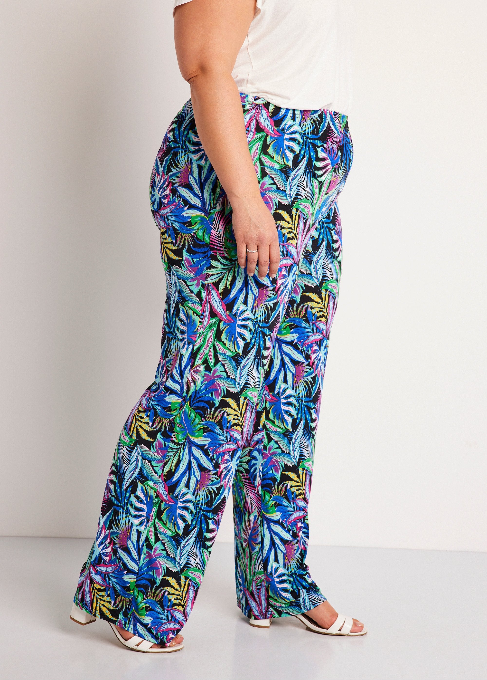 Pantalones_fluidos_de_malla_con_cintura_elástica_Plano_DR1_curvy