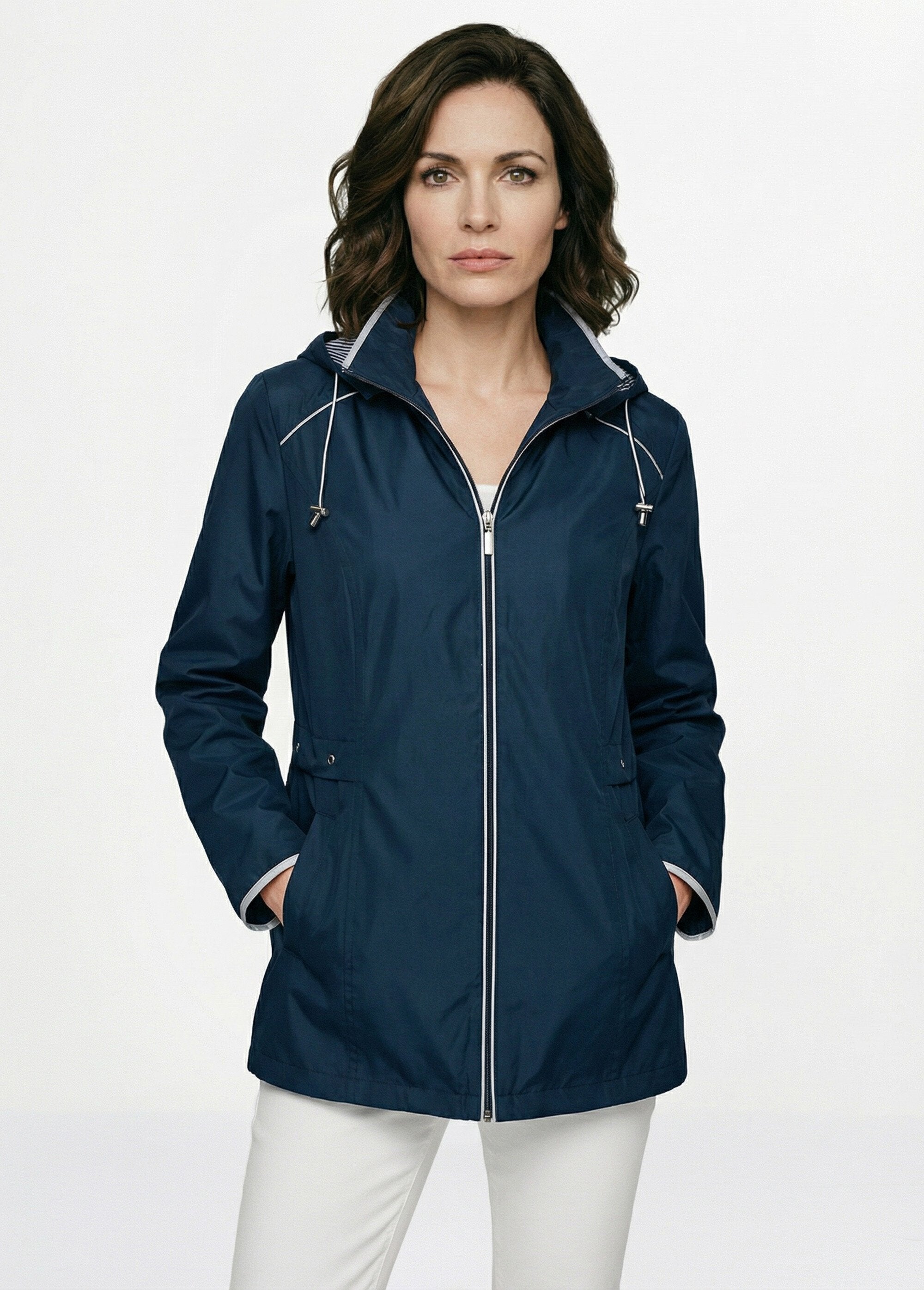 Parka_corta_ligera_con_cremallera_y_capucha_Marina_FA2_slim