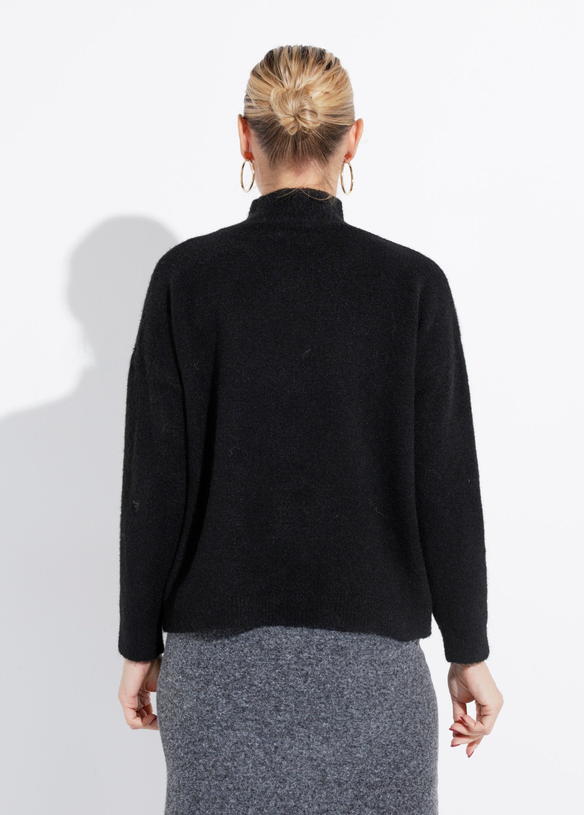 Suéter_de_cuello_alto_de_punto_esponjoso_Negro_DO1_slim