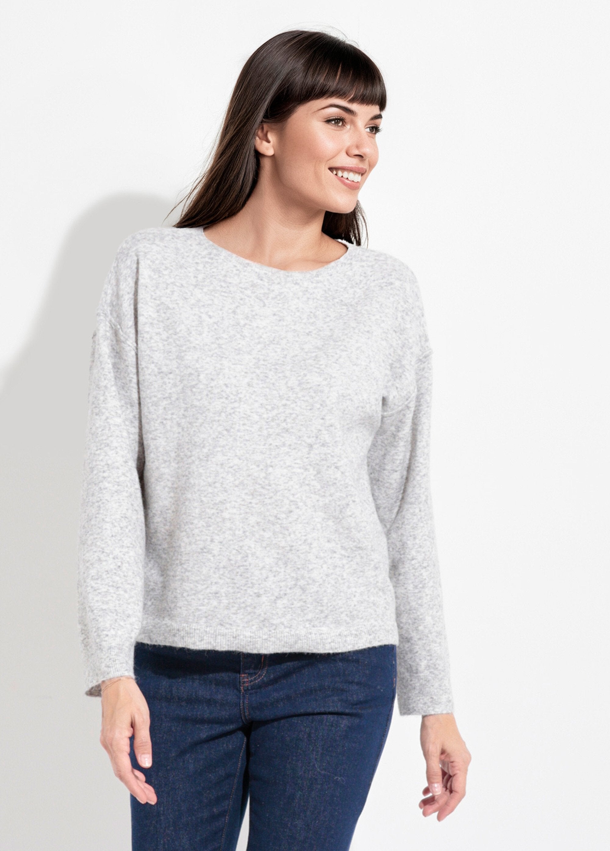 Suéter_cálido_de_cuello_redondo_con_lana._Gris_claro_FA1_slim