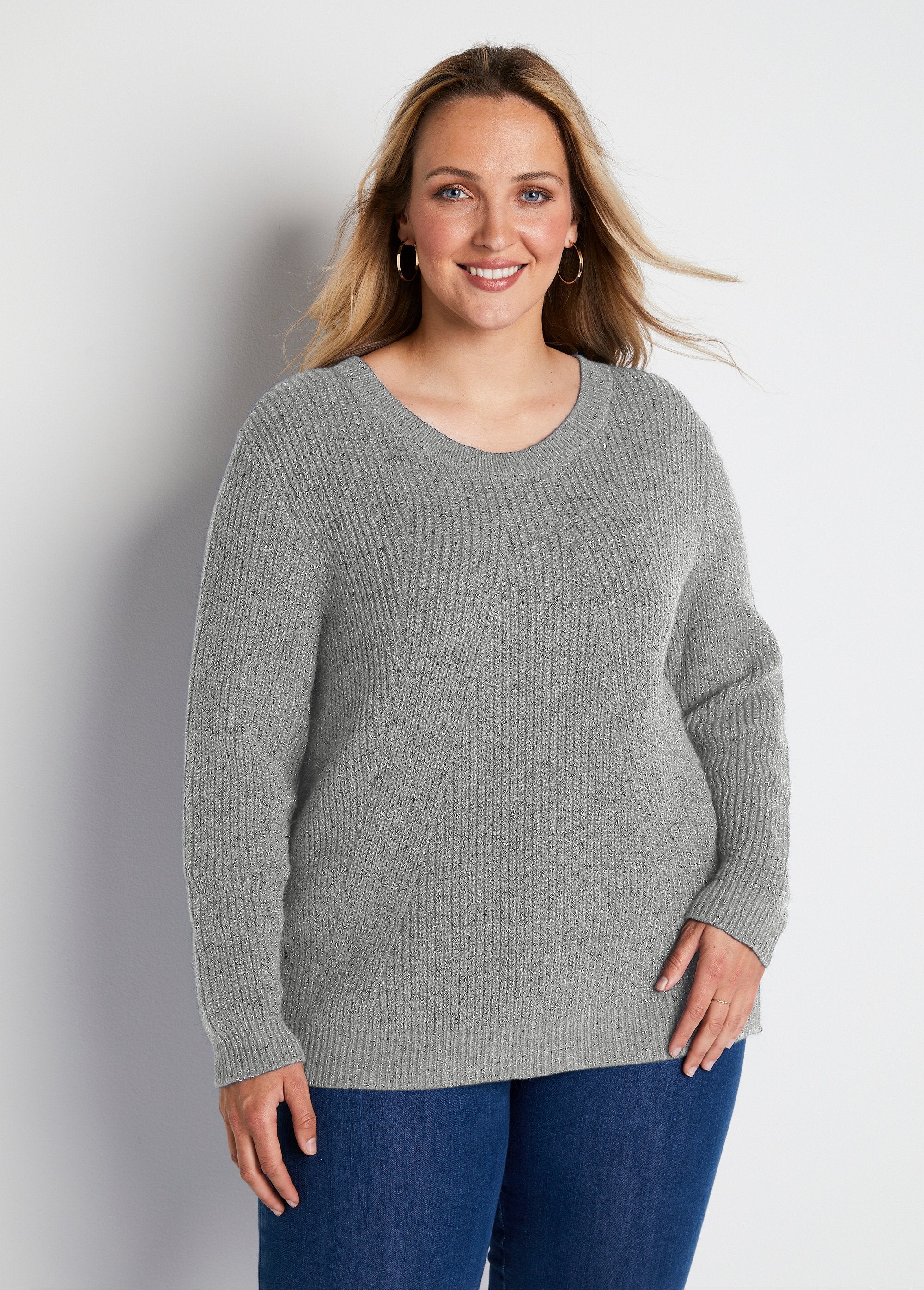 Jersey_de_punto_con_lana_y_pedrería,_cuello_redondo_Gris_FA1_curvy