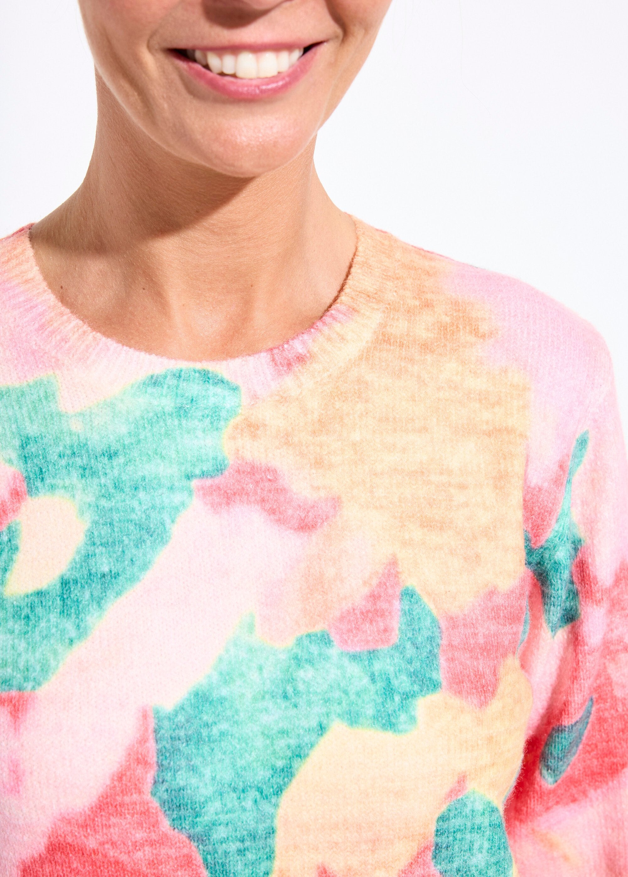 Suéter_suave_con_cuello_redondo_y_estampado_floral_Estampado_coralino_DE1_slim