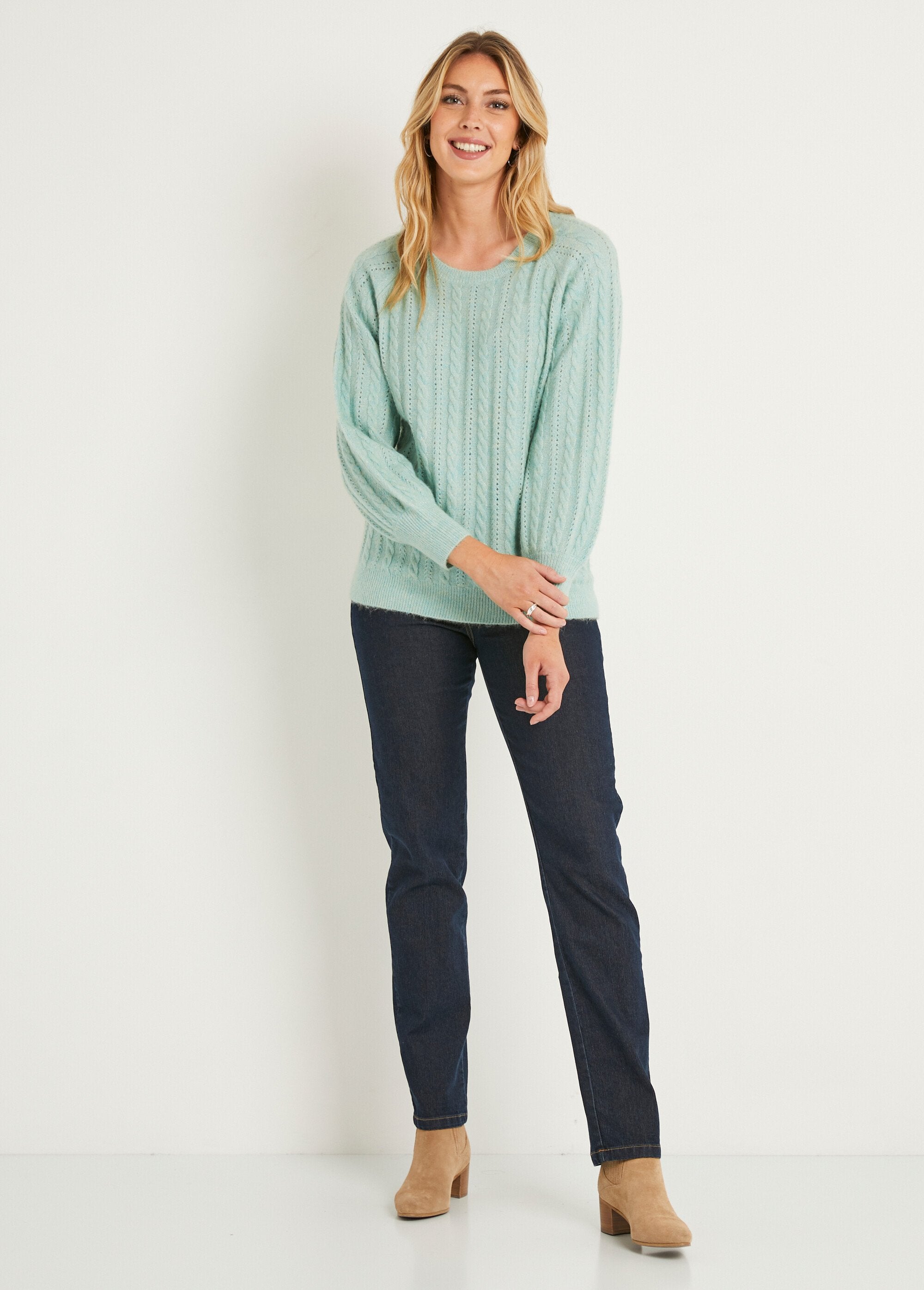 Suave_jersey_de_lana_calada_de_punto_por_cable_iridiscente_Agua_SF1_slim