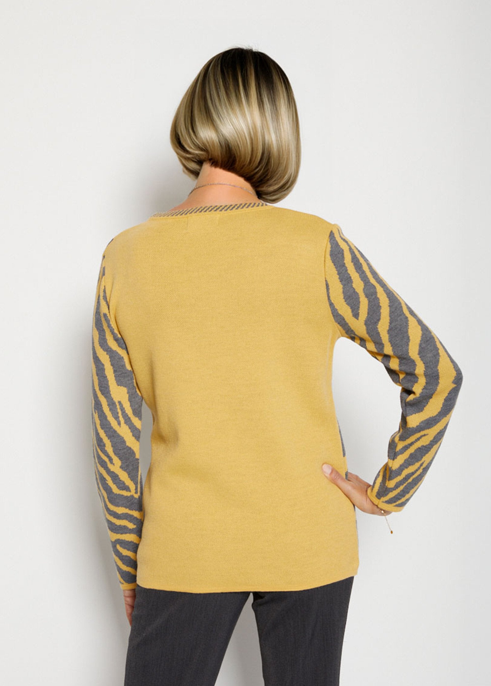 Jersey_fantasía_cebra_jacquard_miel_y_gris_DO1_slim