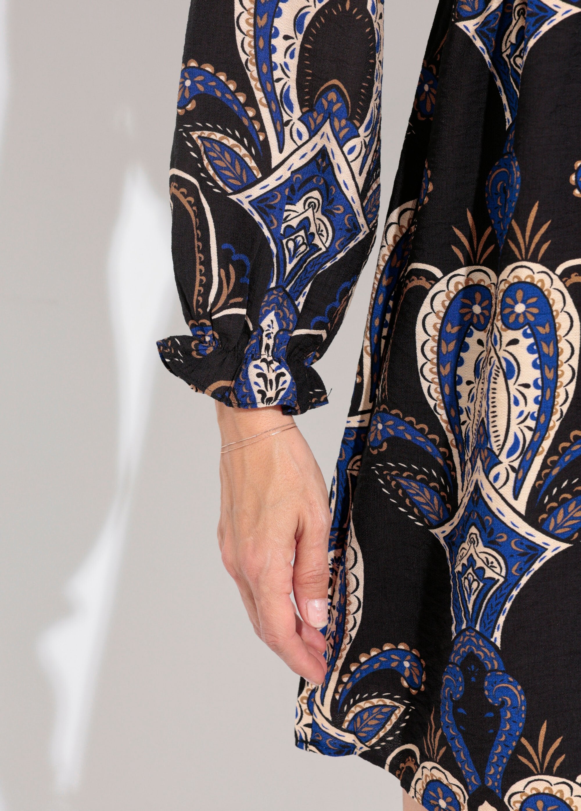 Robe_courte_col_V_imprimé_cachemire_Marine_DE2_slim