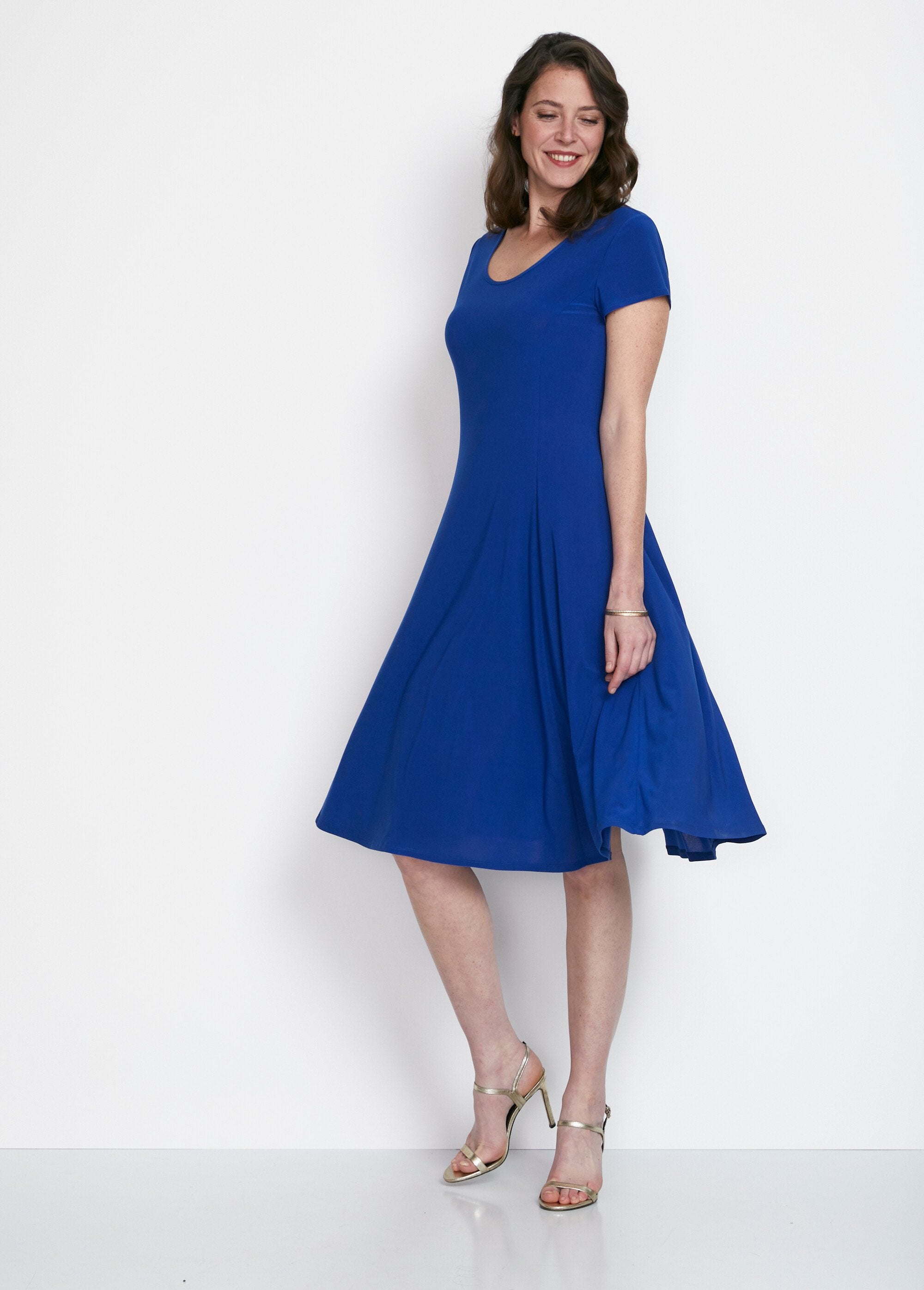 Vestido_corto_evasé_curvado_Azul_SF1_slim